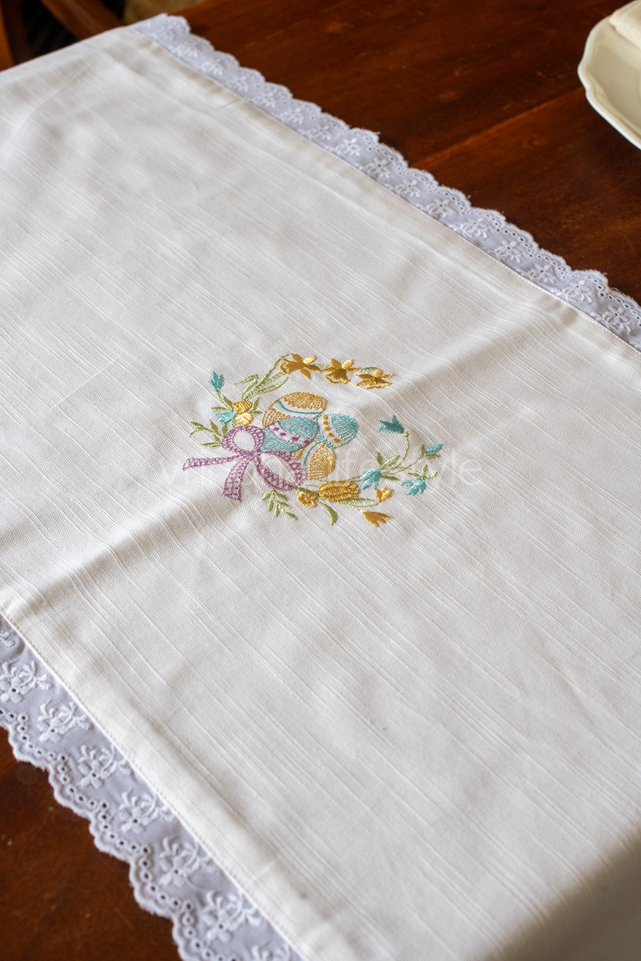 Cotton slub table runner with embroidery and lace detailing- 16x60 inches-customisable