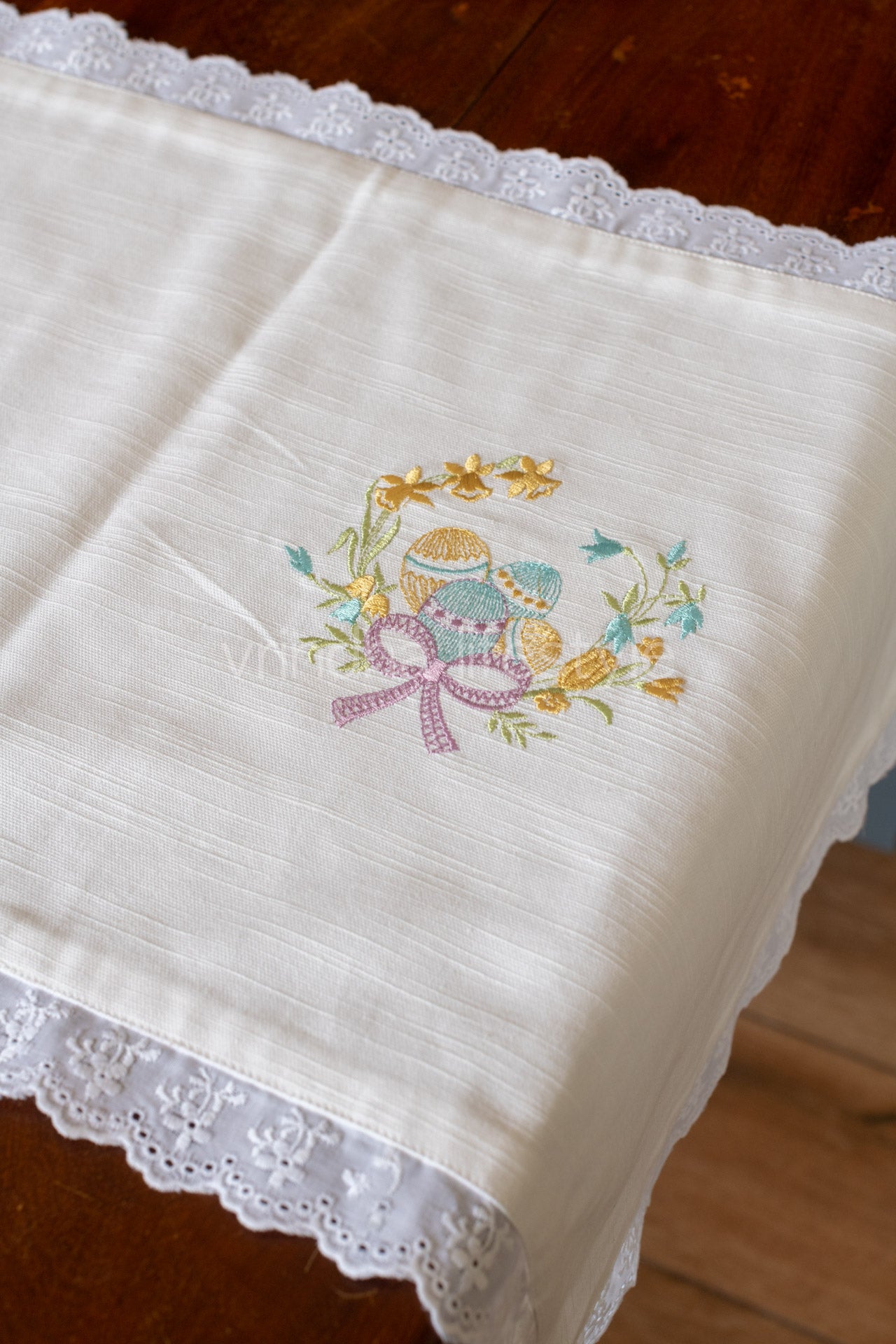 Cotton slub table runner with embroidery and lace detailing- 16x60 inches-customisable