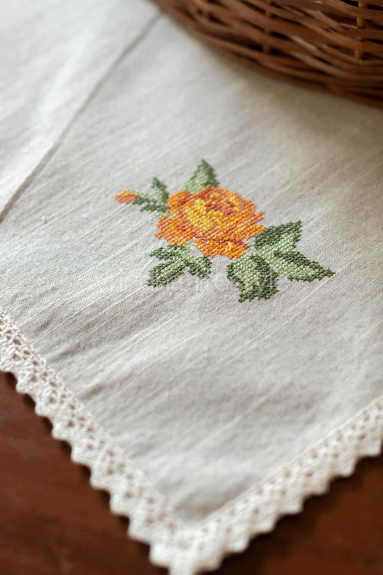 Cotton slub tray mat with embroidery and lace detailing