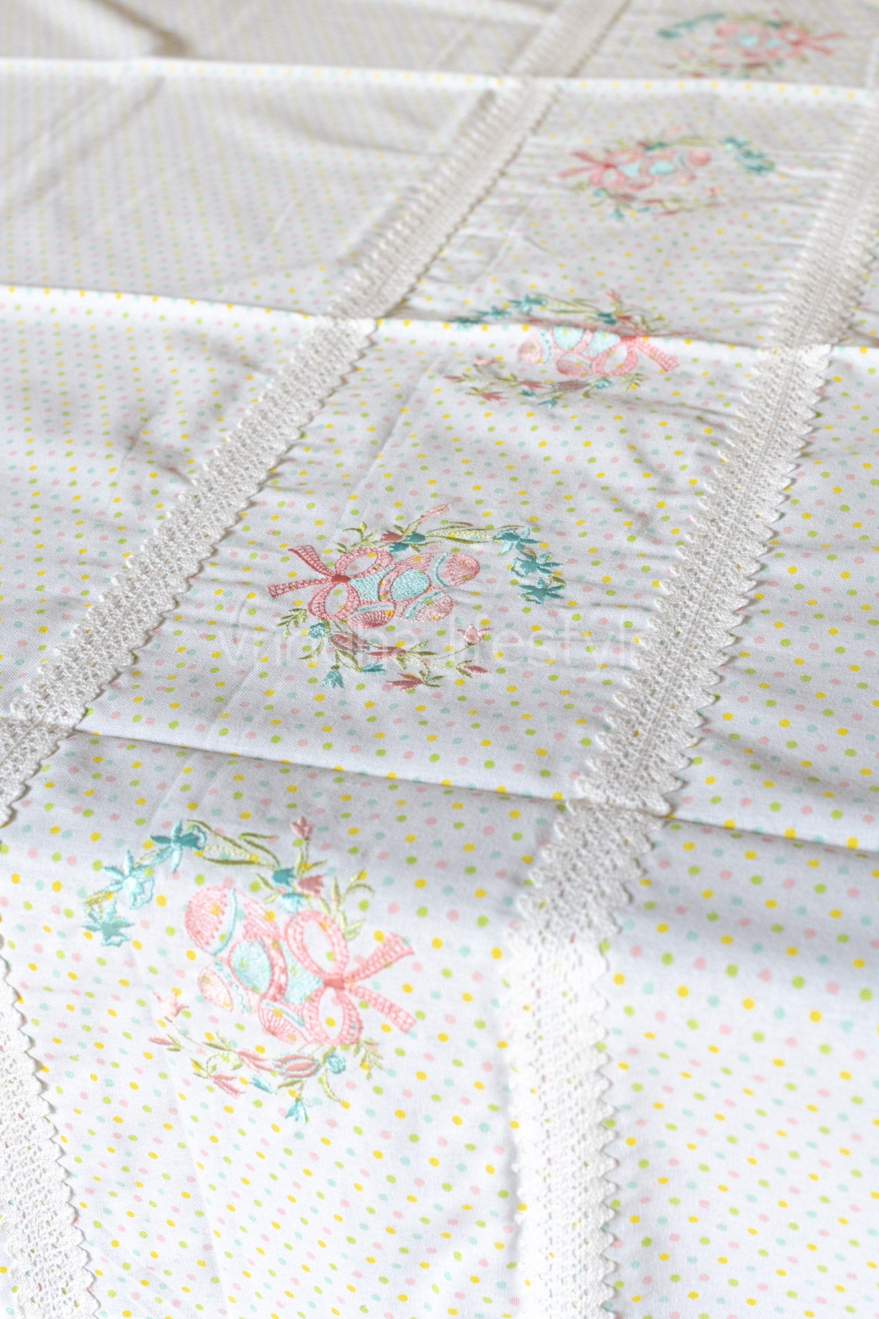 Cotton printed table cloth, with embroidery and lace detailing -4 seater