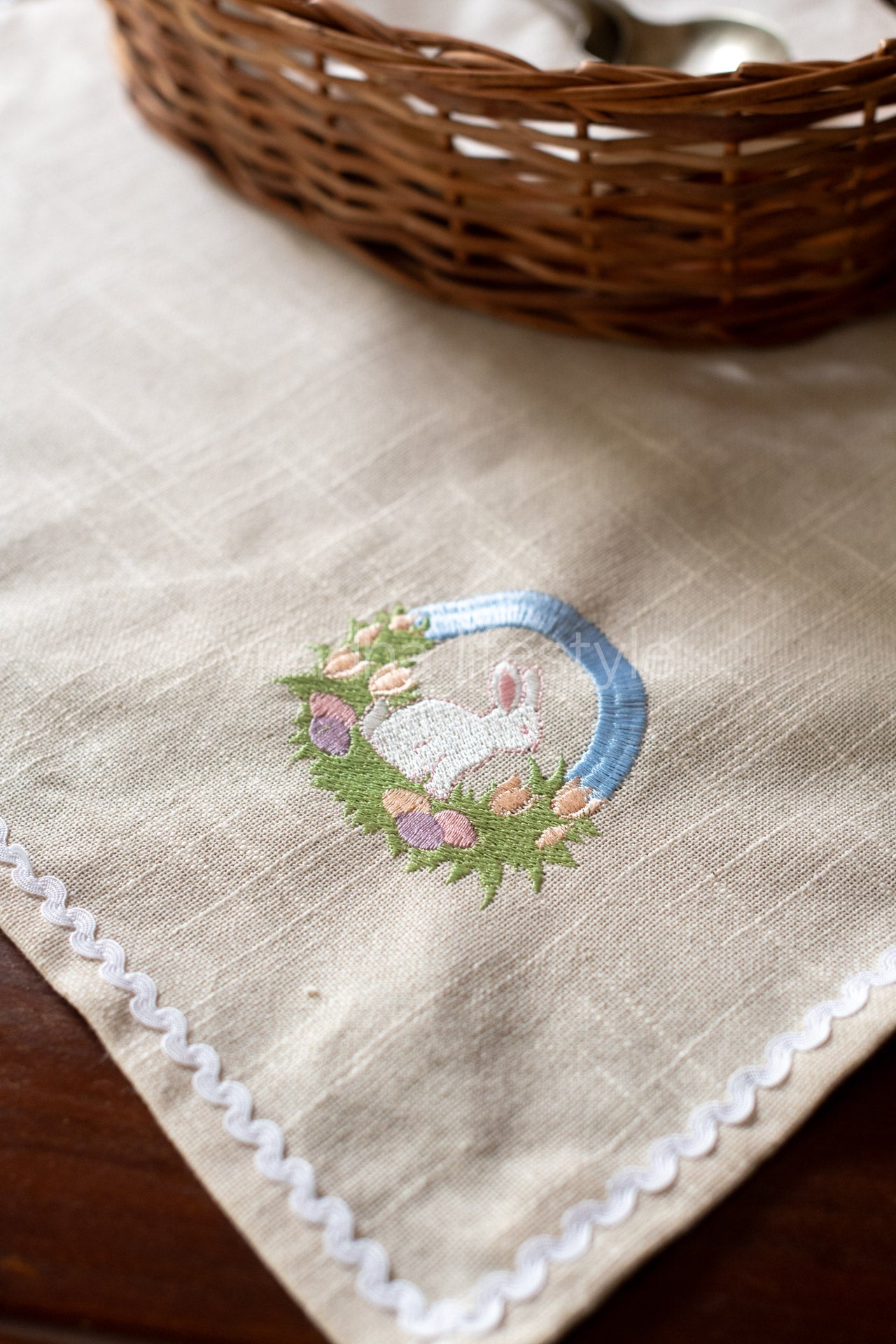 Cotton slub tray mat with embroidery and lace detailing