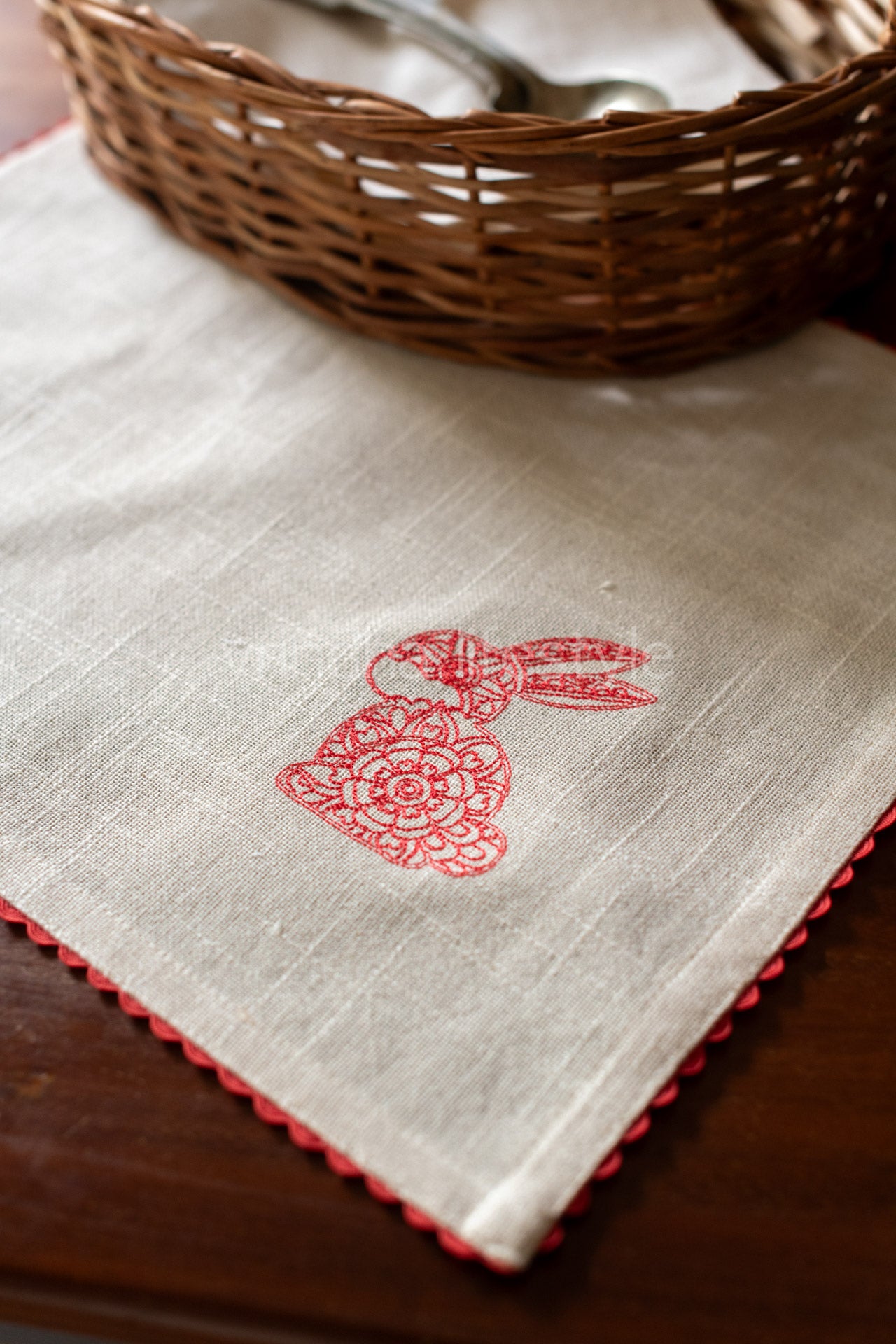 Cotton slub tray mat with embroidery and lace detailing
