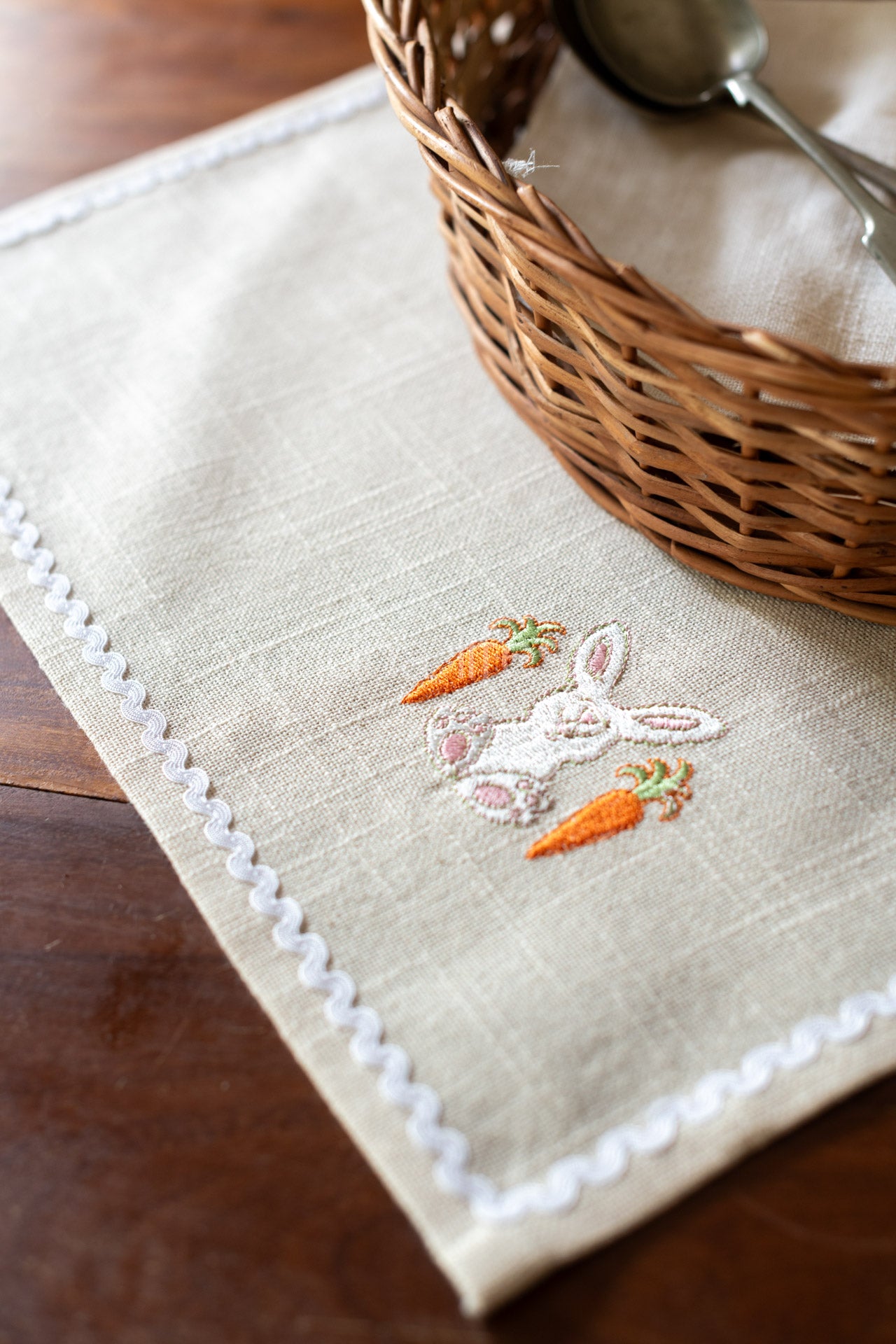 Cotton slub tray mat with embroidery and lace detailing