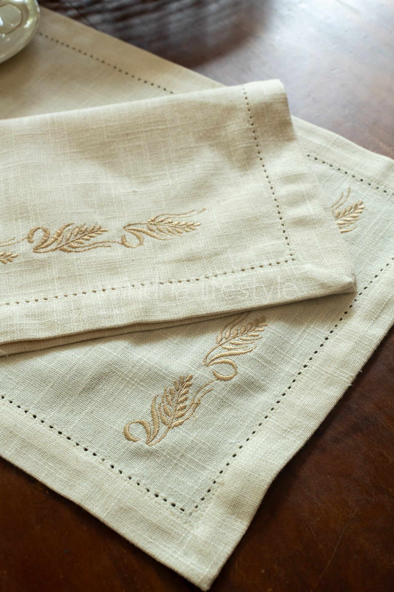Embroidered place mat-Set of 2