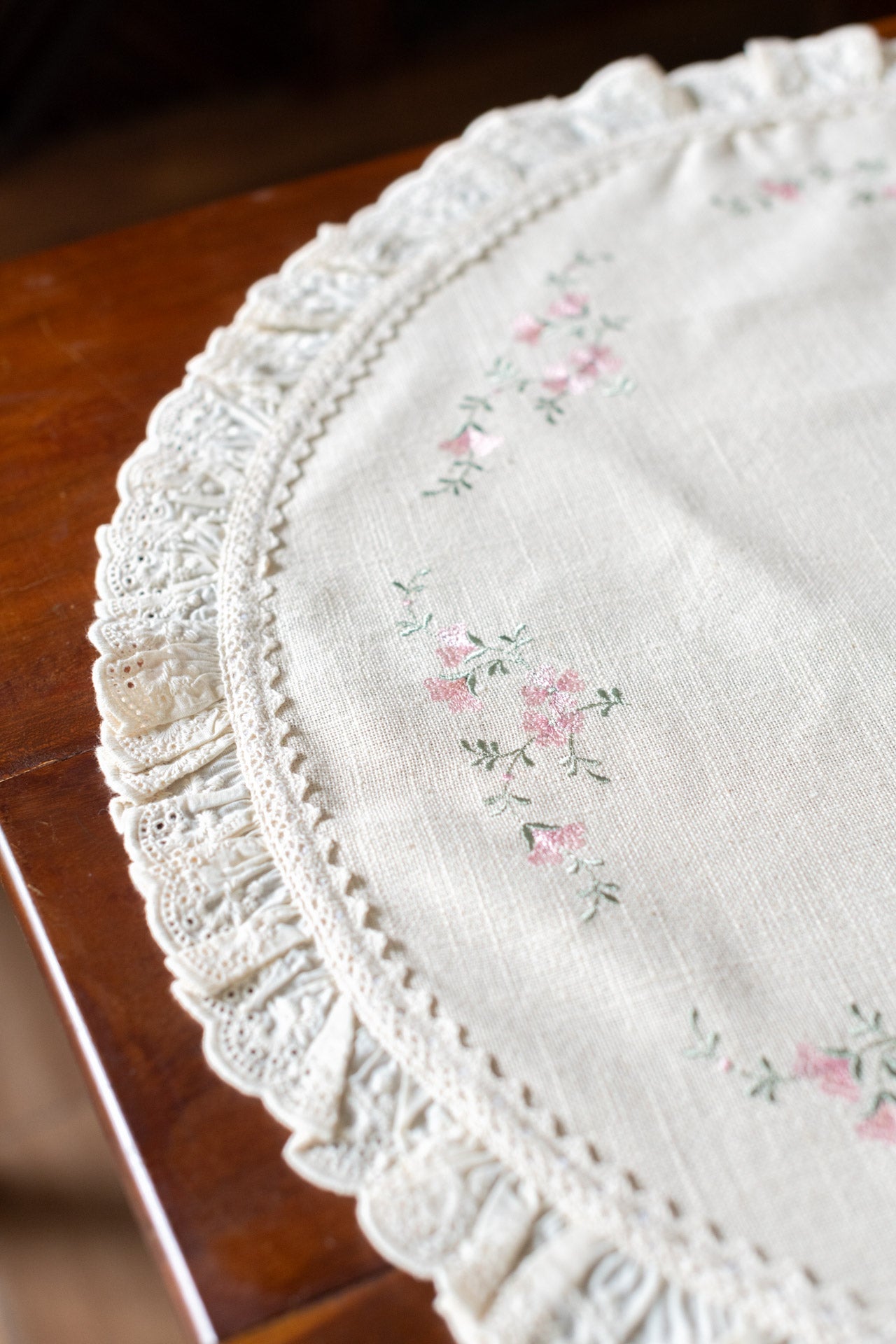 Coffee table cover with embroidery and lace detailing