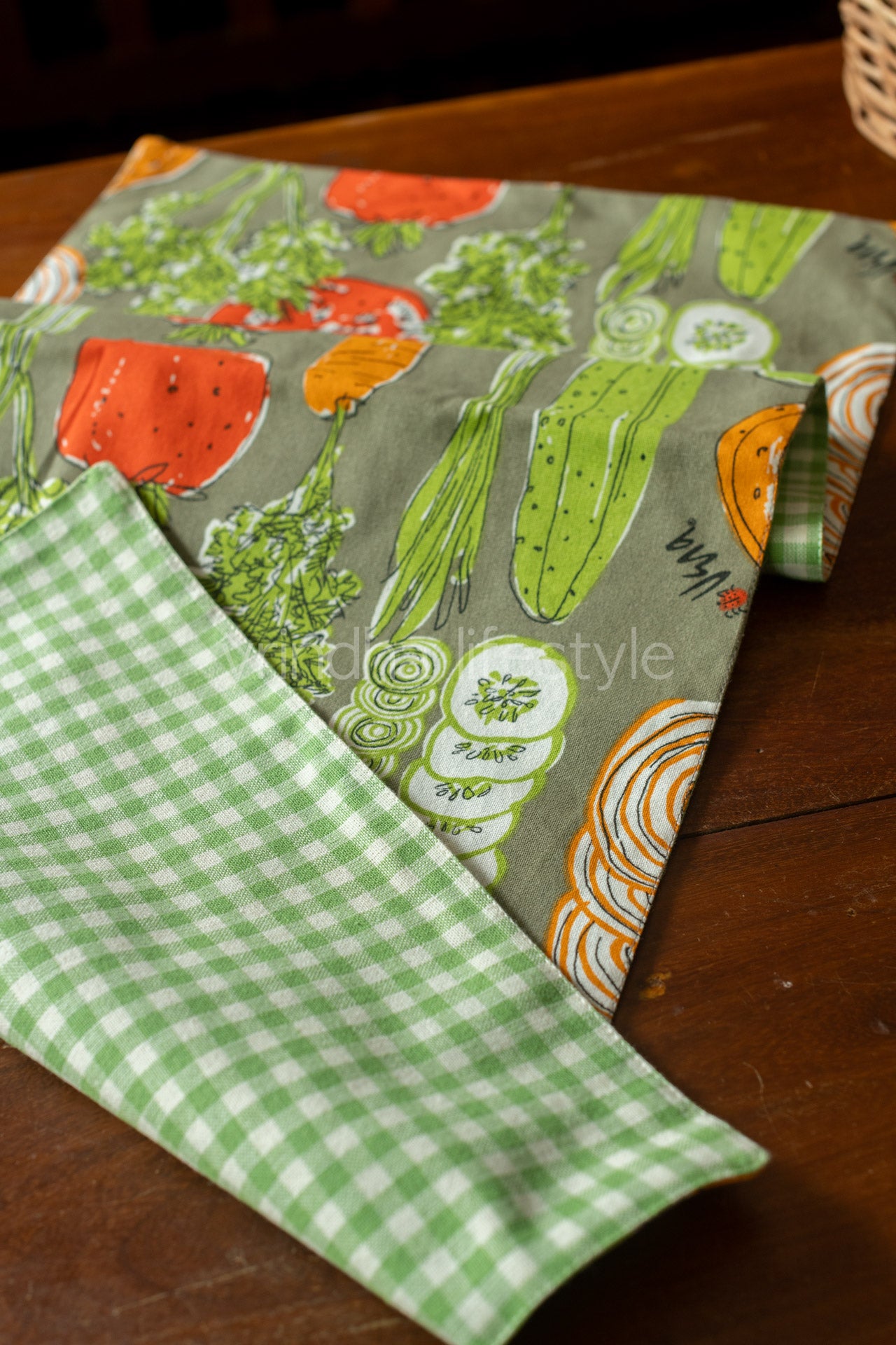 MICROWAVE OVEN TOP COVER-Reversible