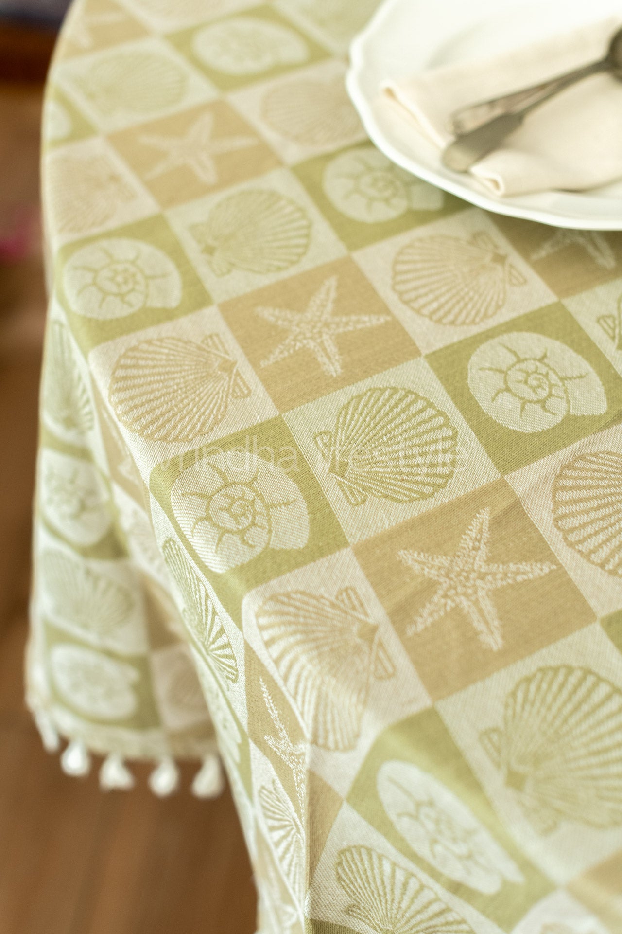 Cotton Jacquard table cloth with tassels-70 inch Round-4 to 6 seater