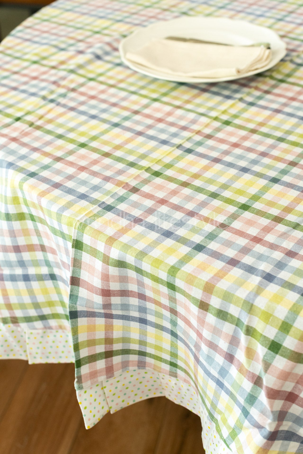 Cotton table cloth with frill detailing-4 seater