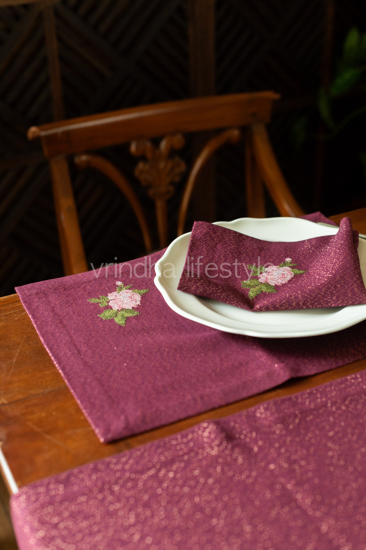 Embroidered place mat-Single unit