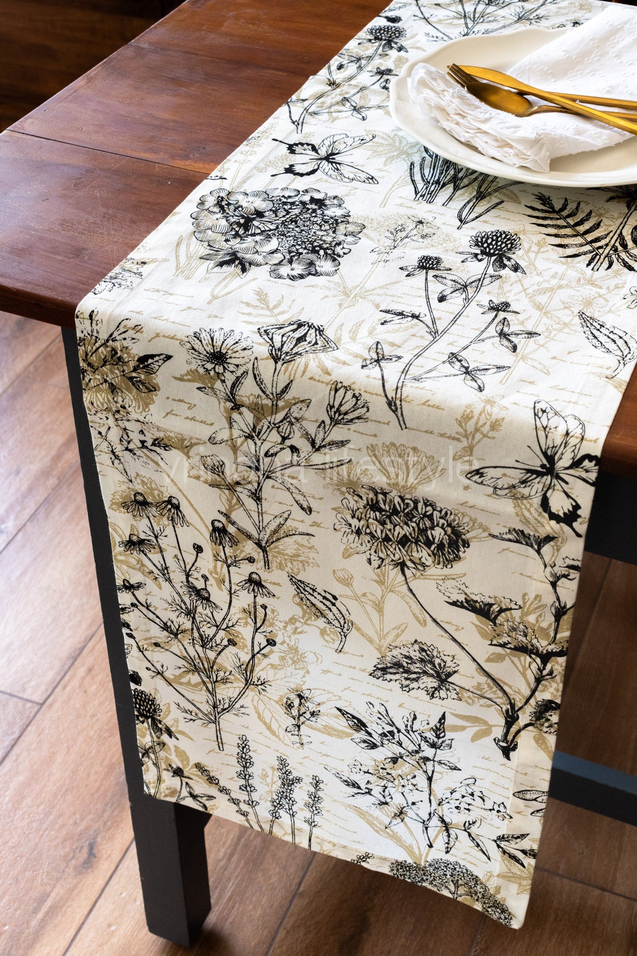 Garden print cotton table runner-4/6 seater