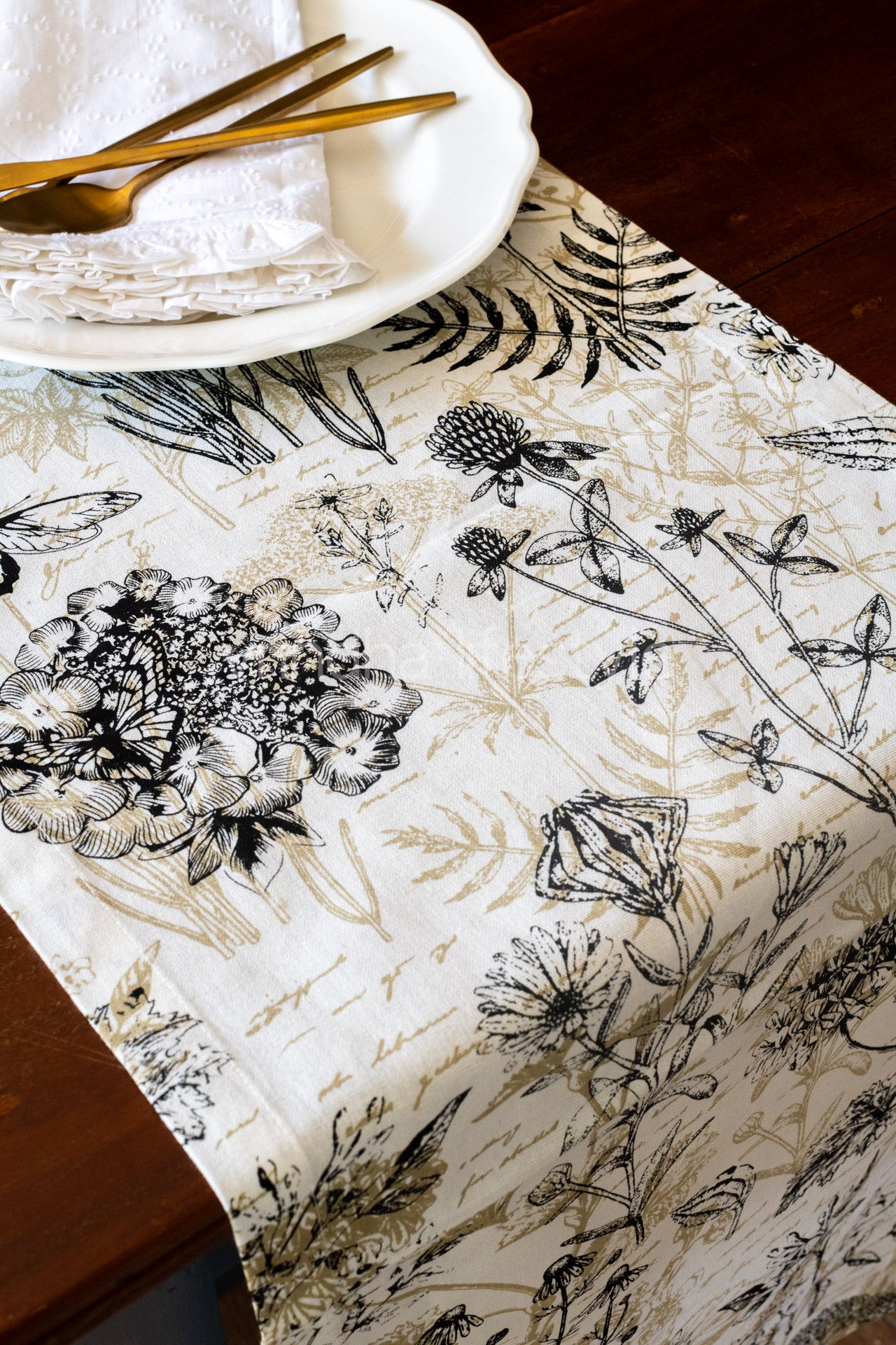 Garden print cotton table runner-4/6 seater