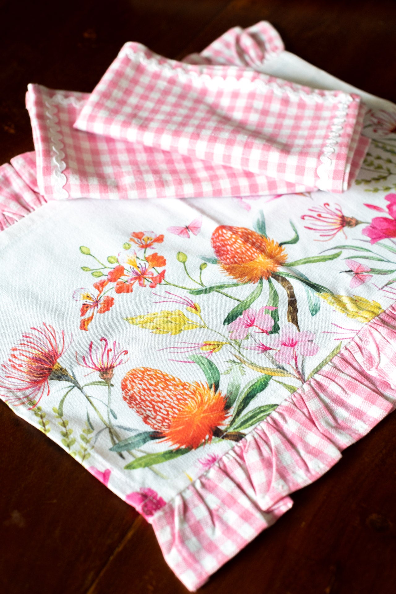 Cotton printed tray mat with napkins-set of one tray mat and two napkins