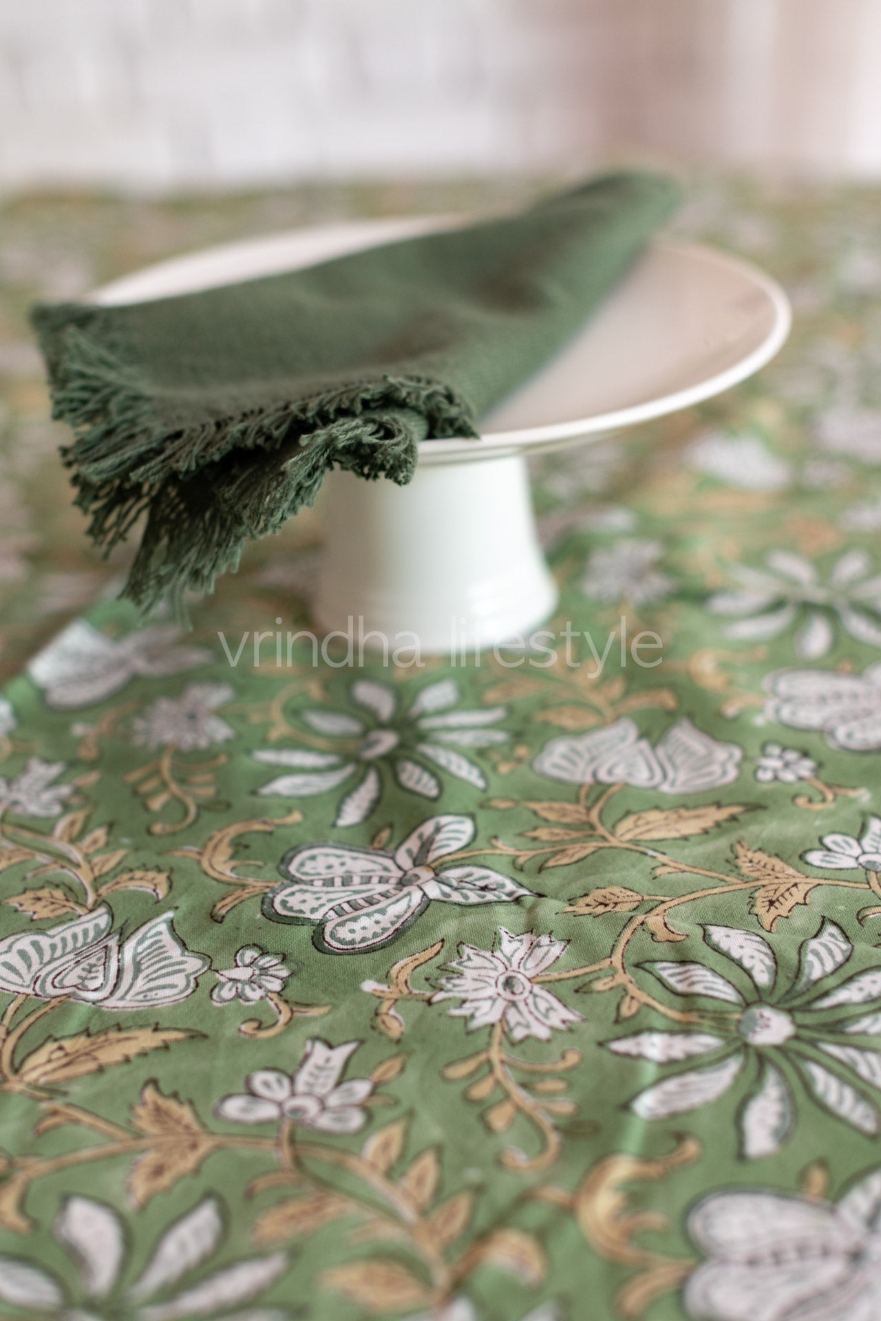 Hand block printed round table cloth 4/6 seater-60 inches