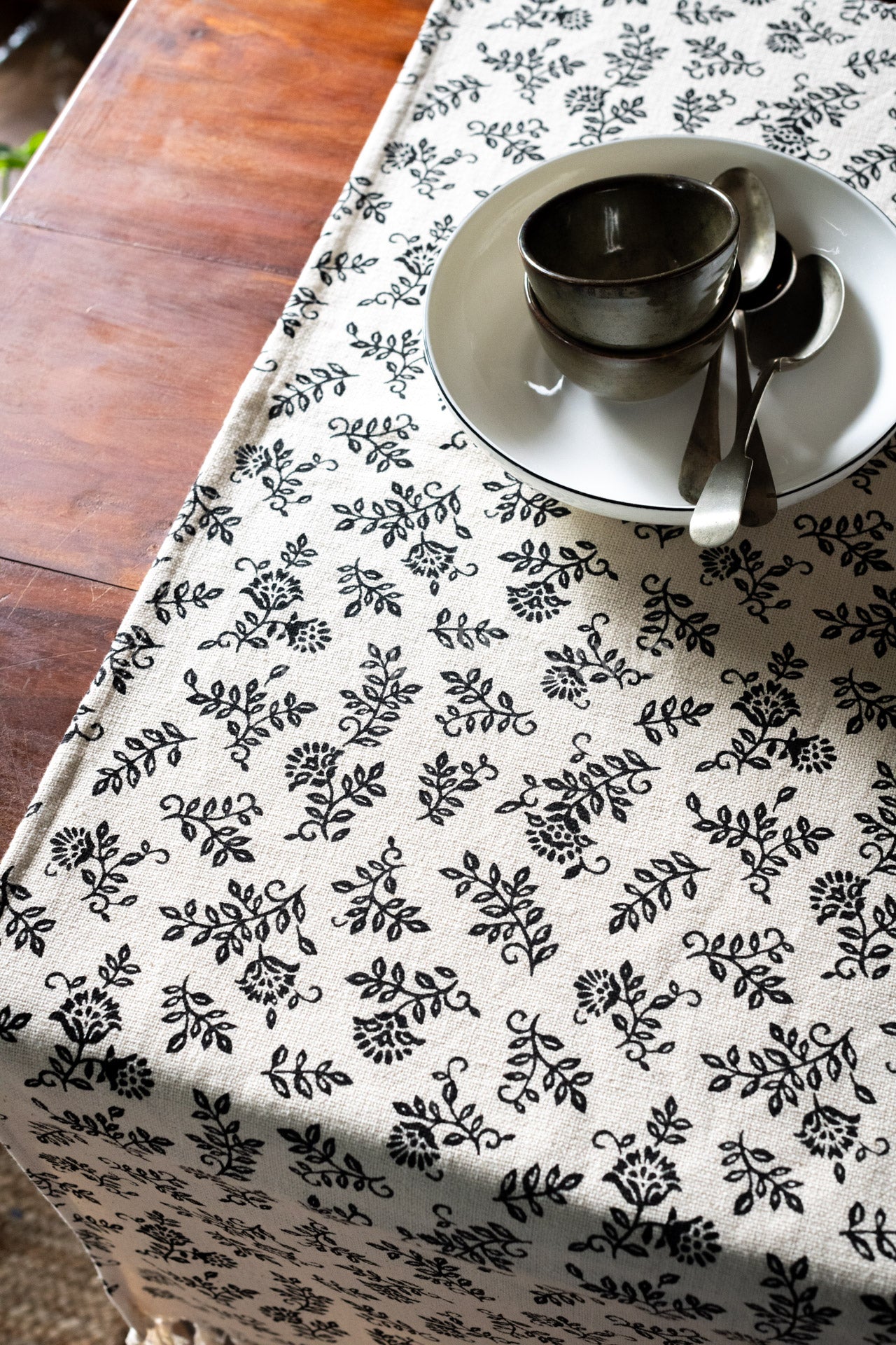 Handloom cotton Woven table runner with tassels-8 seater