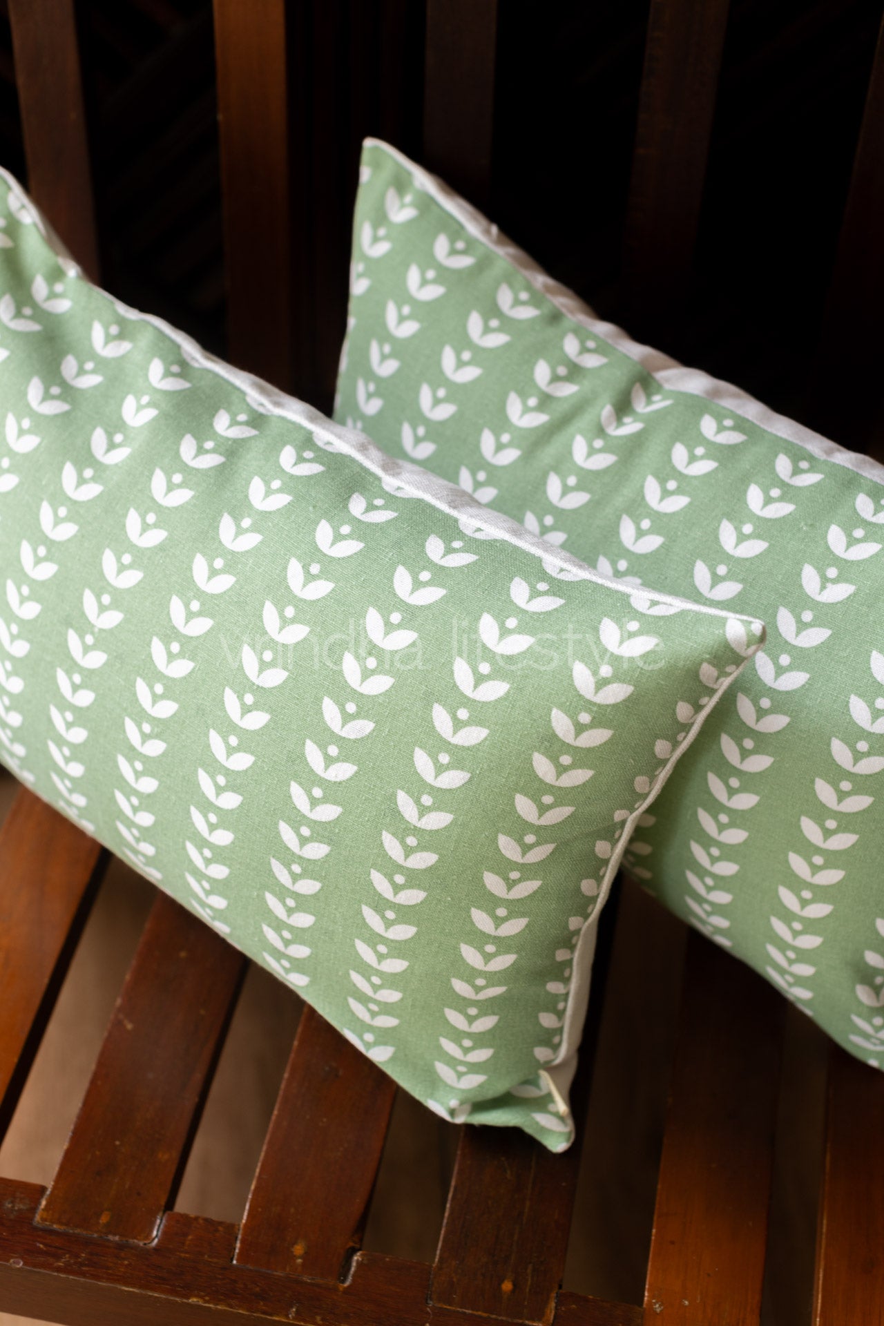Cotton printed pre-filled cushion