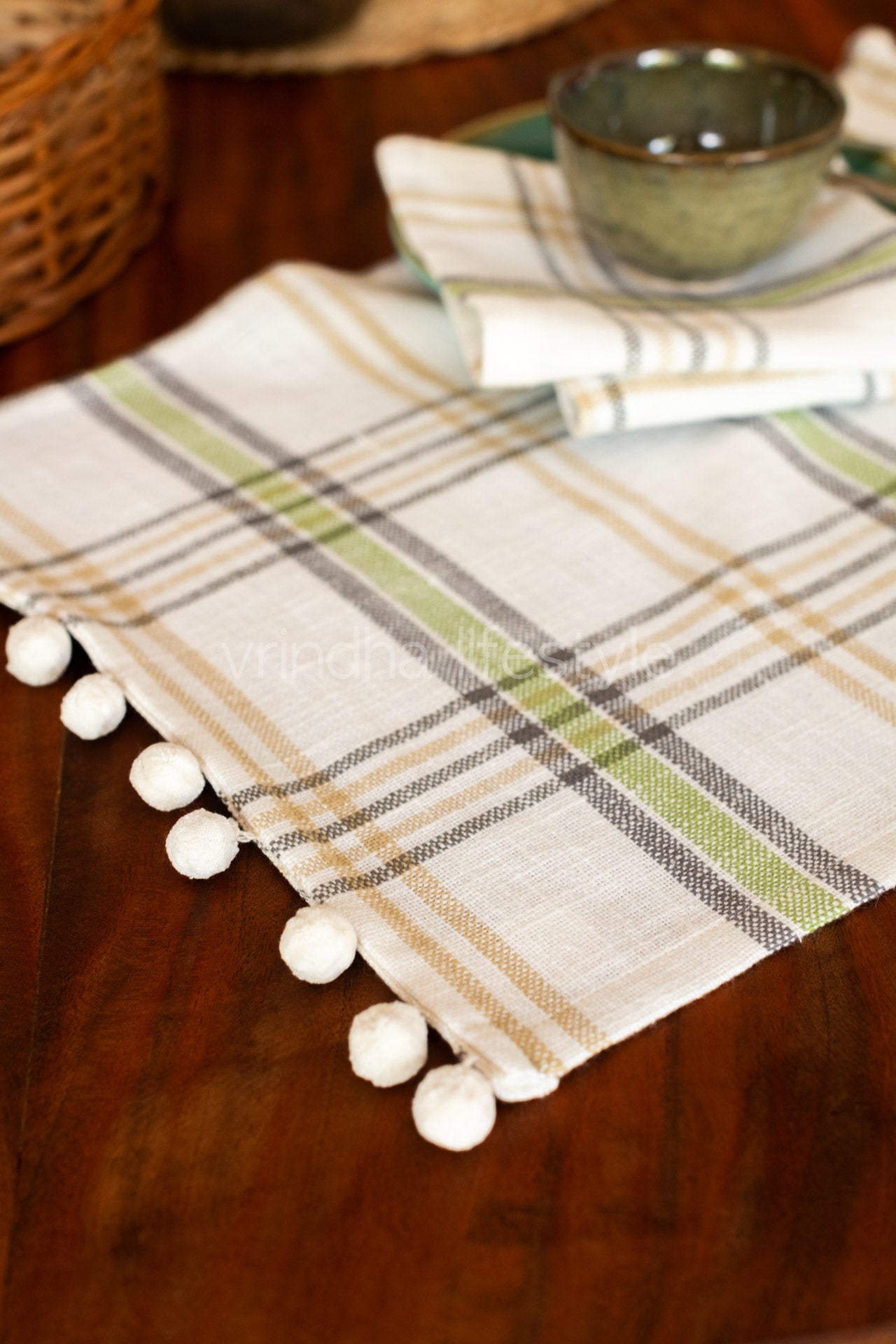 Cotton tray mat with two cocktail napkins