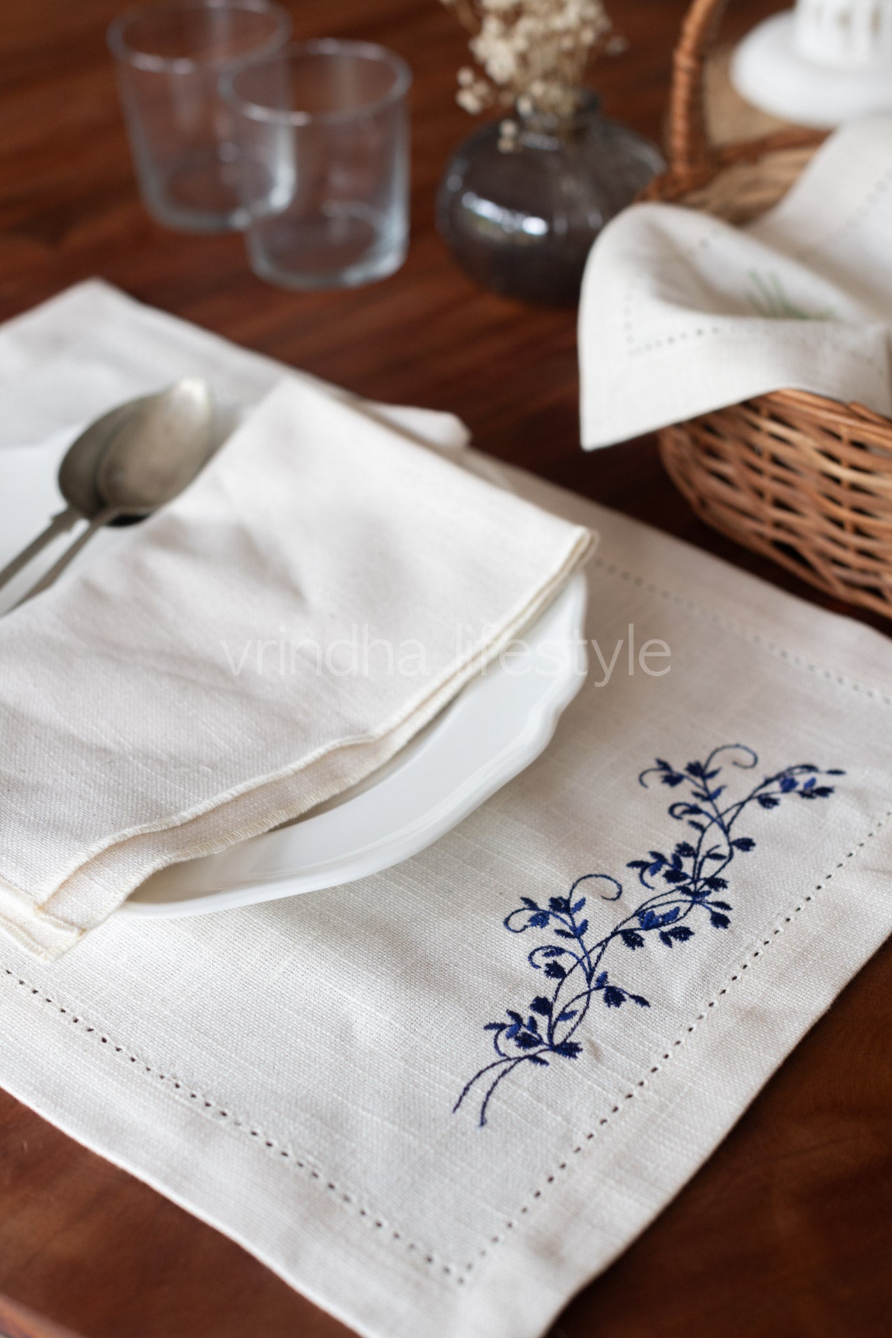 Embroidered place mat-Set of 2
