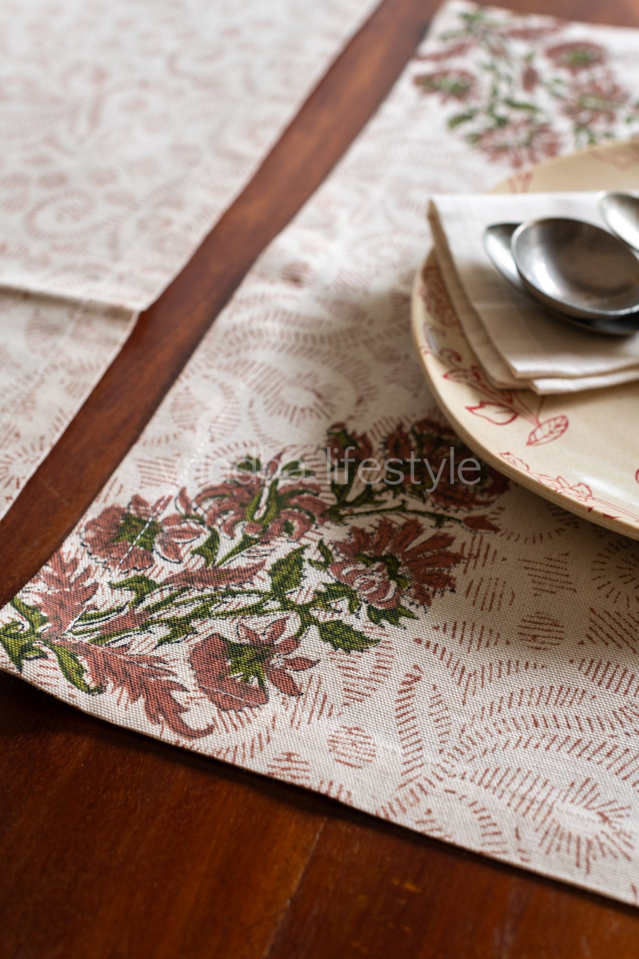 Hand block printed runner with placemats-Set of 6 placemats and one table runner