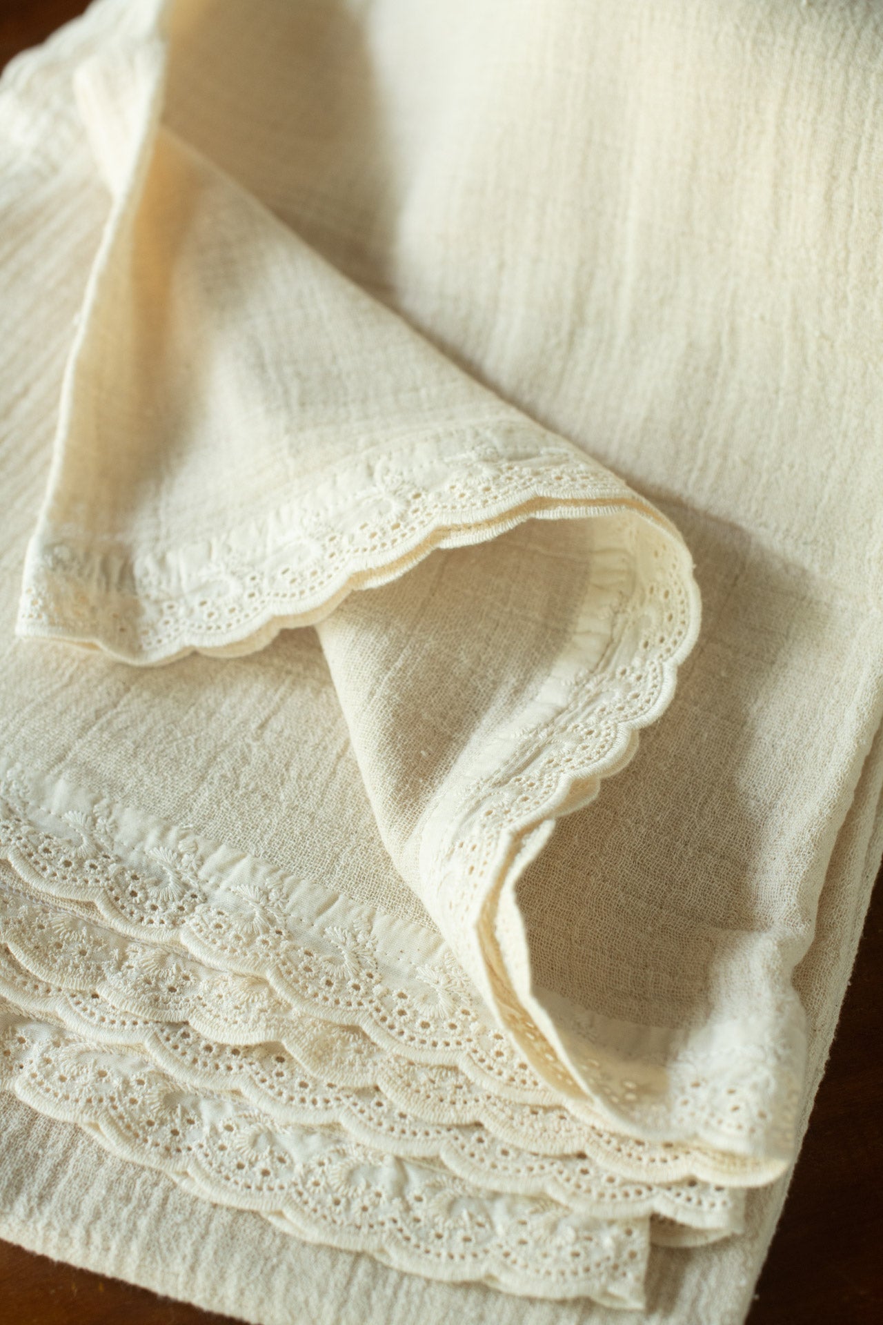 Soft muslin blanket with lace detailing-60x84 inches-single size