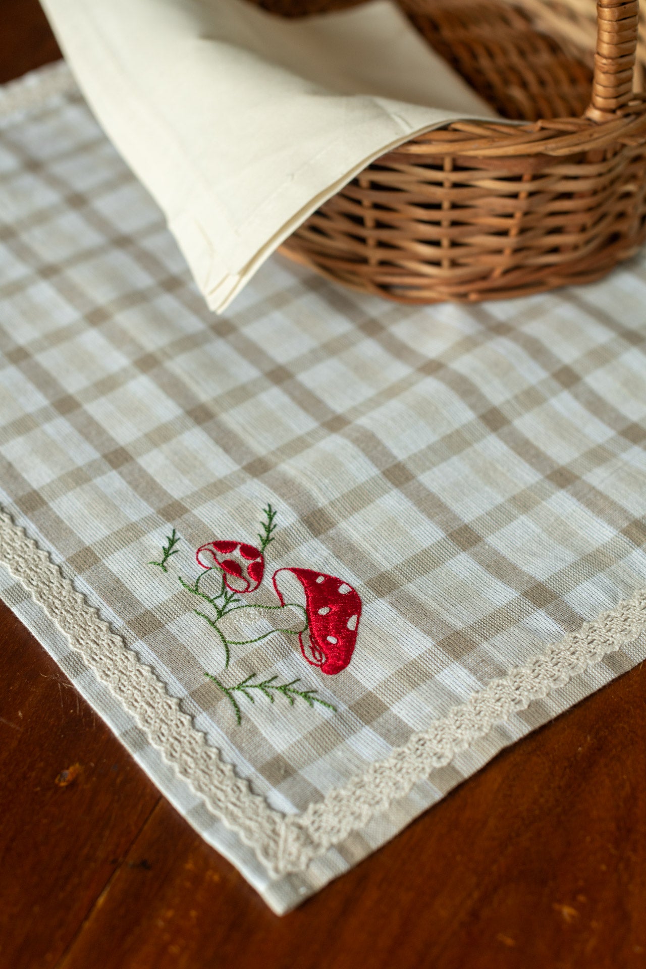 Cotton tray mat with embroidery and lace detailing