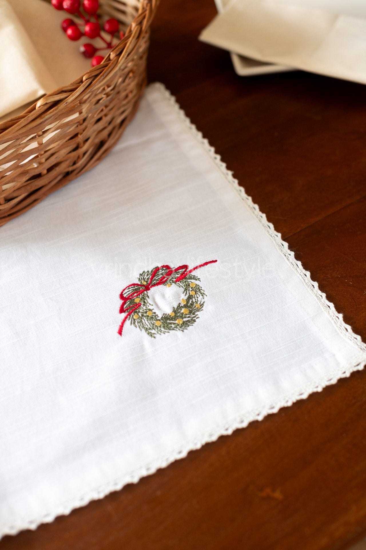 Cotton slub tray mat with embroidery and lace detailing