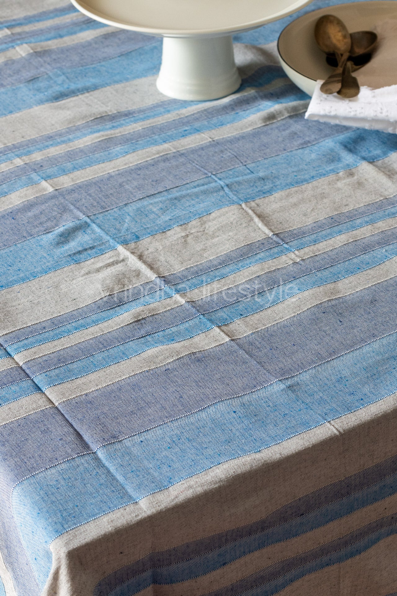 WOVEN STRIPES TABLE CLOTH with tassels-8 seater