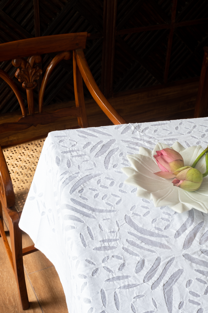 TABLE CLOTH-Cotton applique cutwork -6 seater