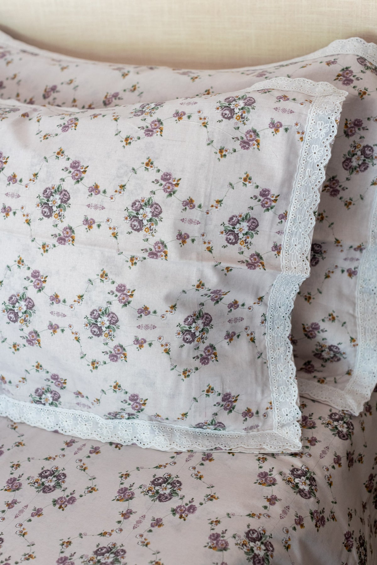 Printed cotton bedsheet and pillow covers with lace detailing -king size