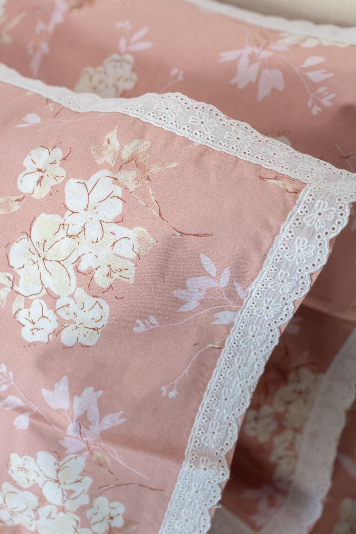 Printed cotton bedsheet and pillow covers with lace detailing -king size