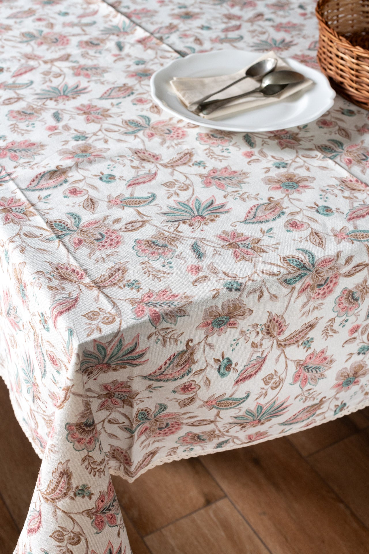 Printed cotton table cloth with detailing-6 seater