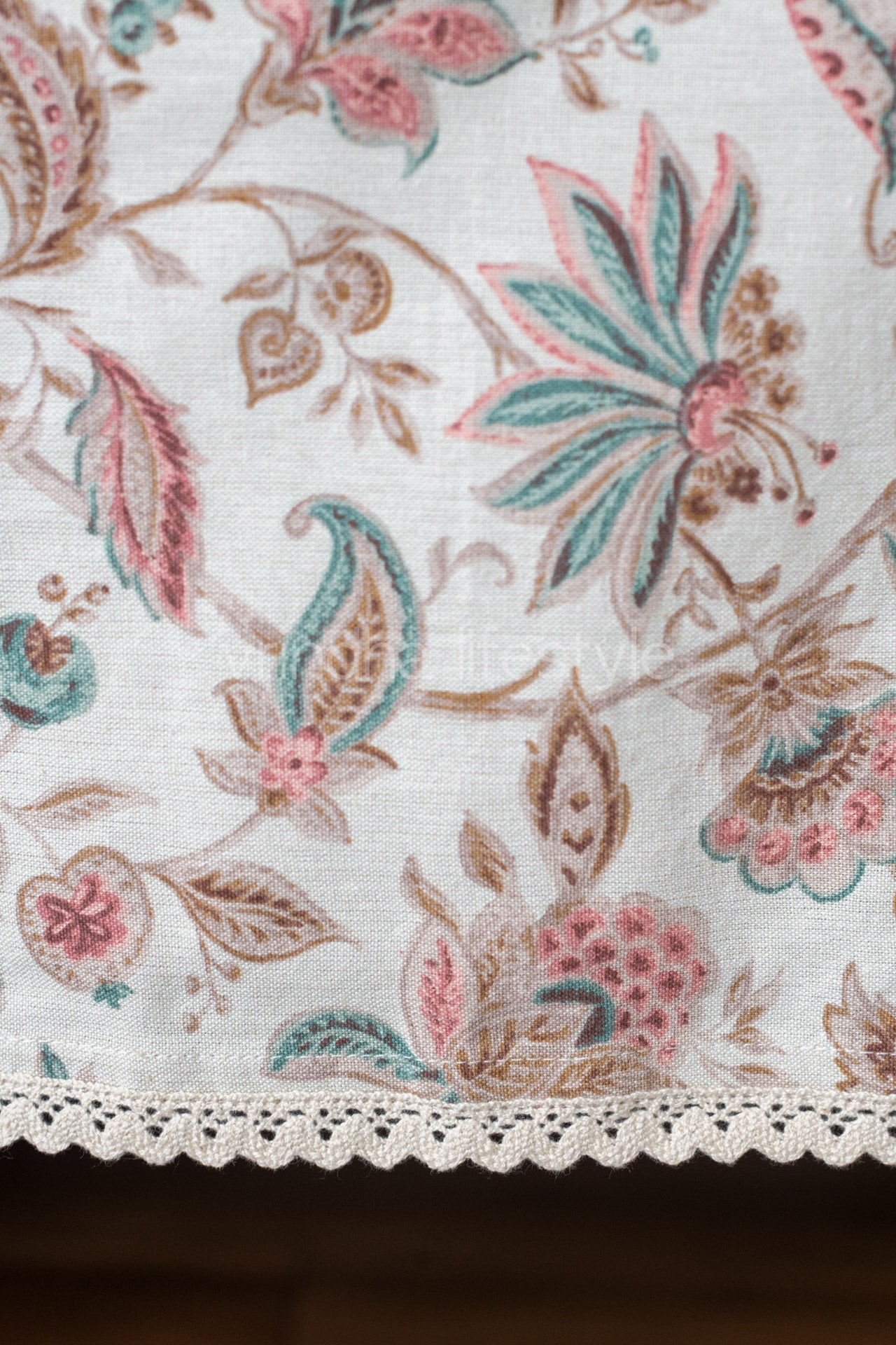 Printed cotton table cloth with detailing-6 seater