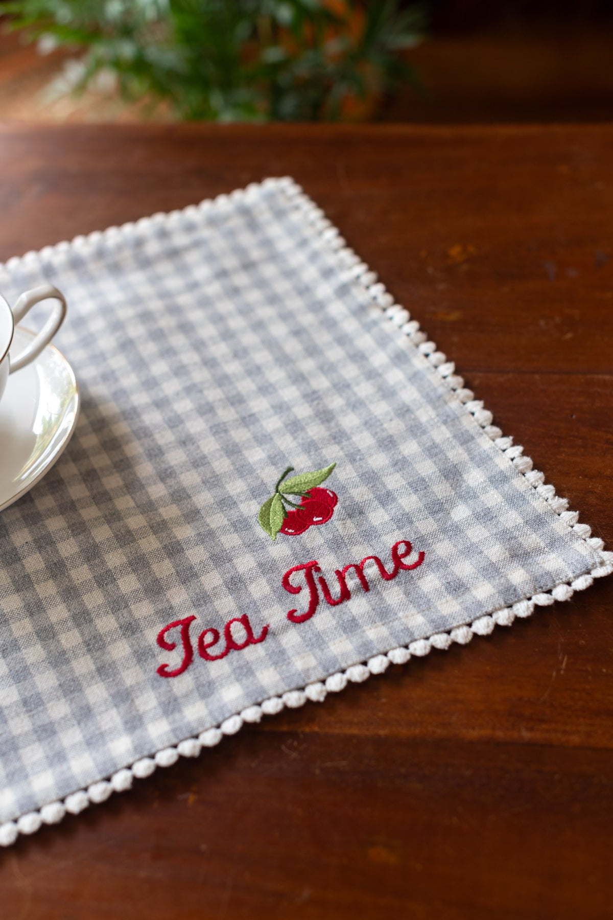 Cotton tray mat with embroidery