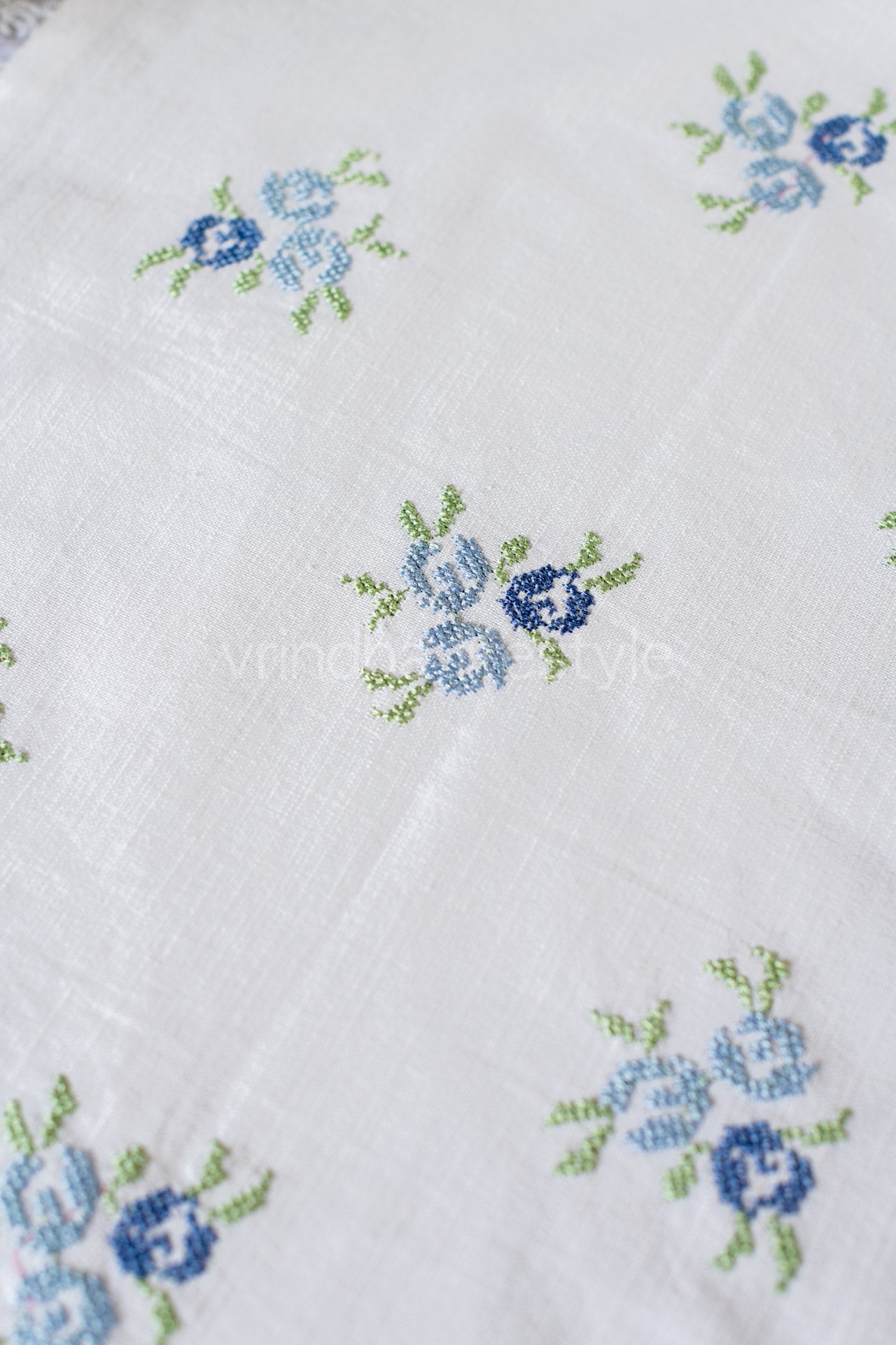 Cotton slub table runner with cross stitch embroidery and lace detailing- 16x50 inches-customisable