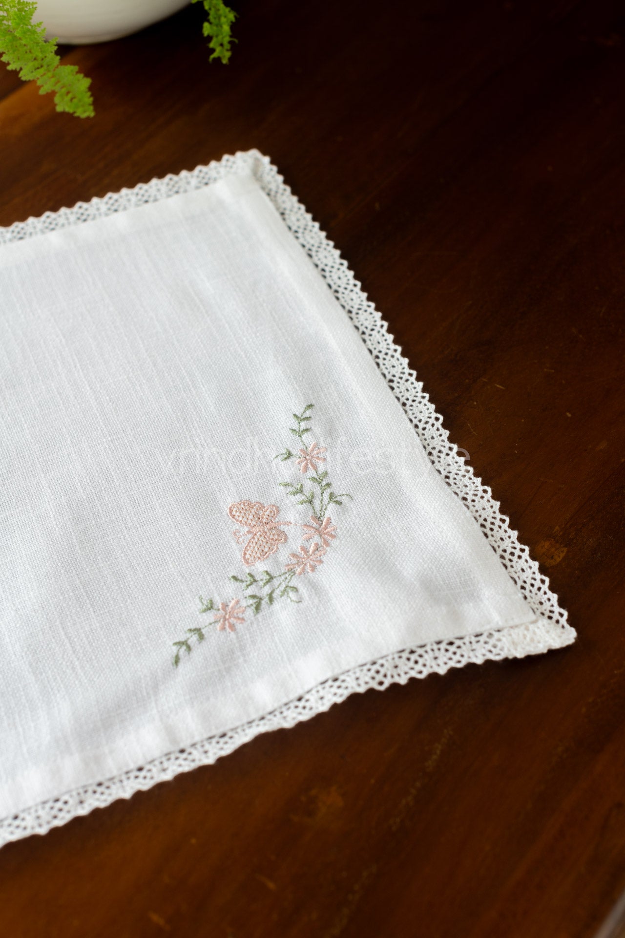 Cotton slub tray mat with embroidery and lace detailing