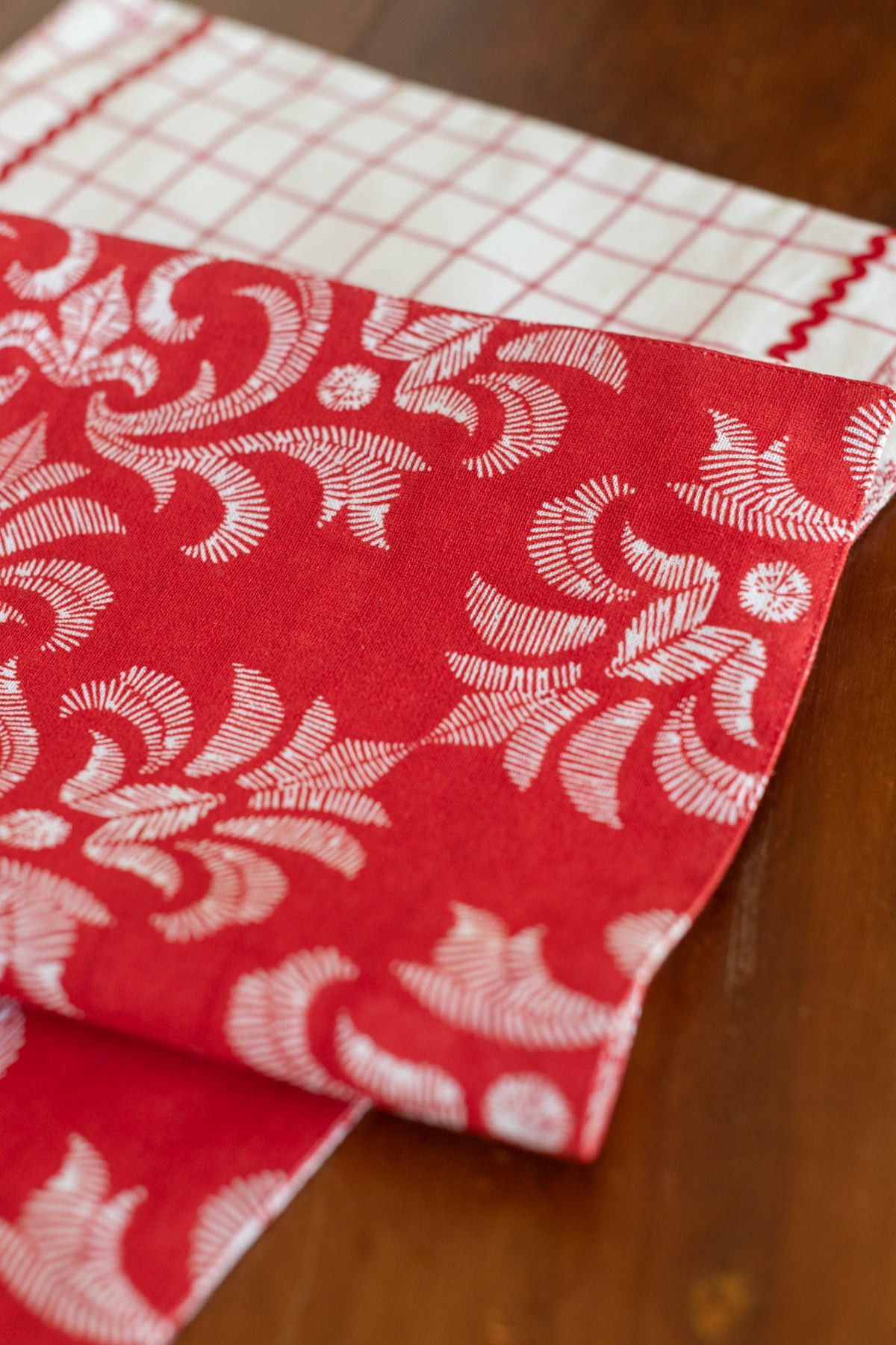 Reversible cotton table runner -14x58 inches