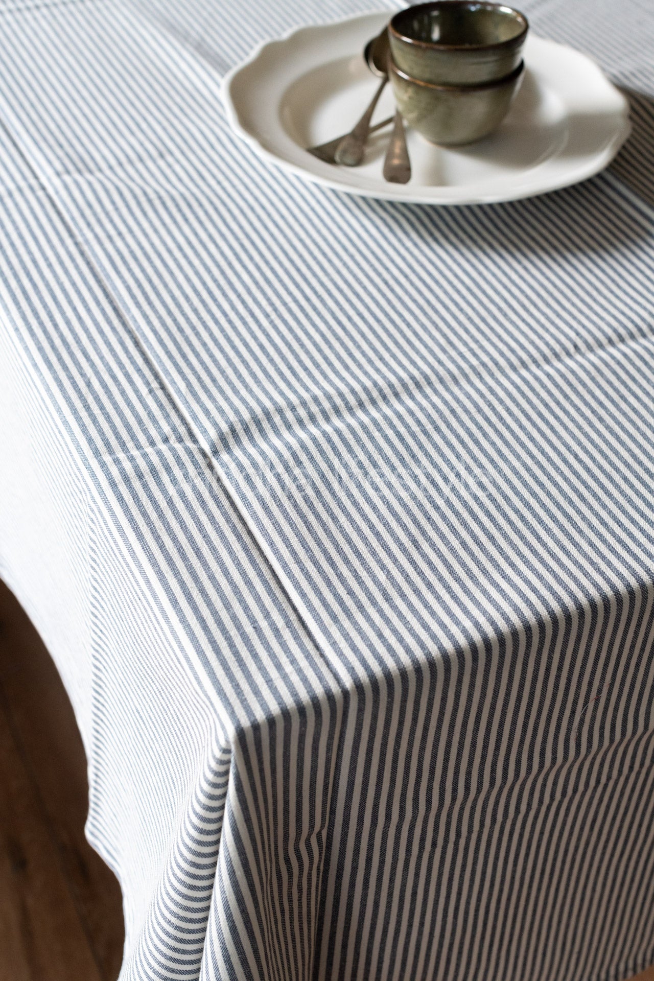 Woven cotton table cloth-6 seater