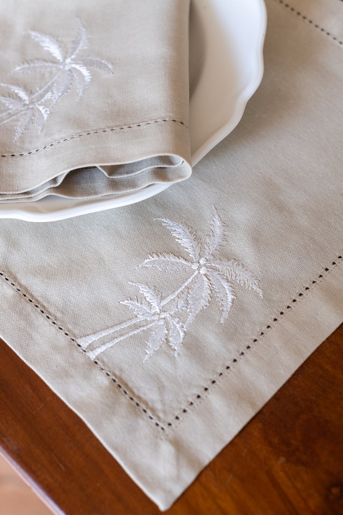 Embroidered place mat -Set of 2