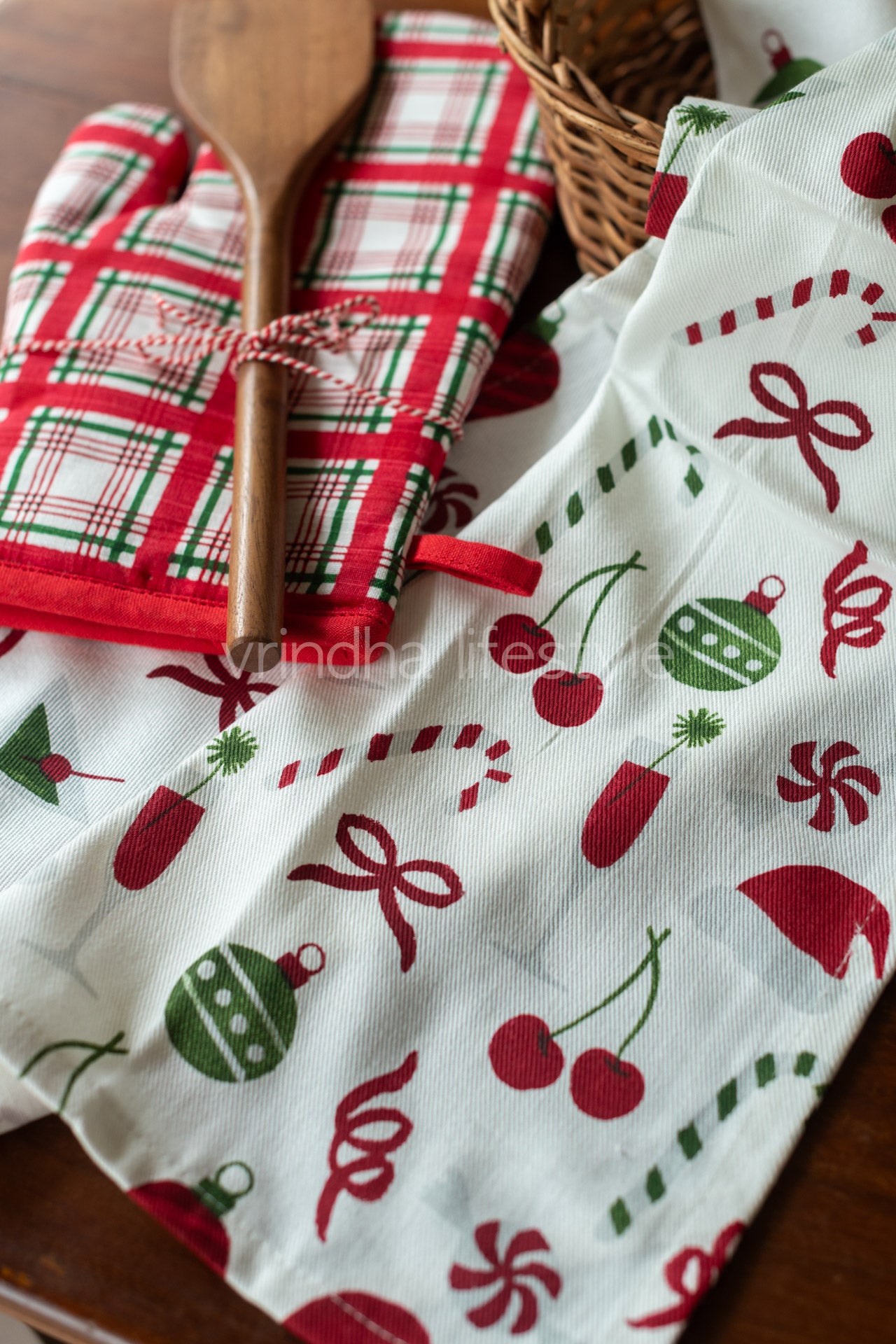 Oven gloves with kitchen towel-3- piece gift set