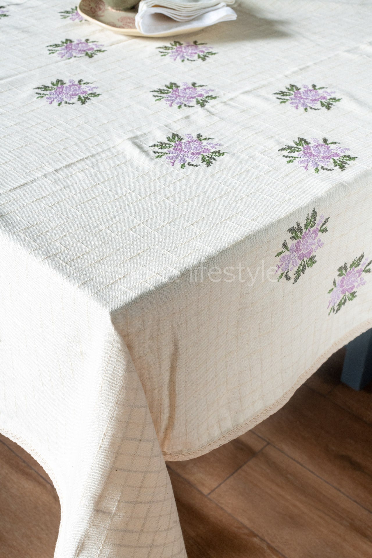 COTTON TABLE CLOTH with cross stitch embroidery and lace detailing -6 seater