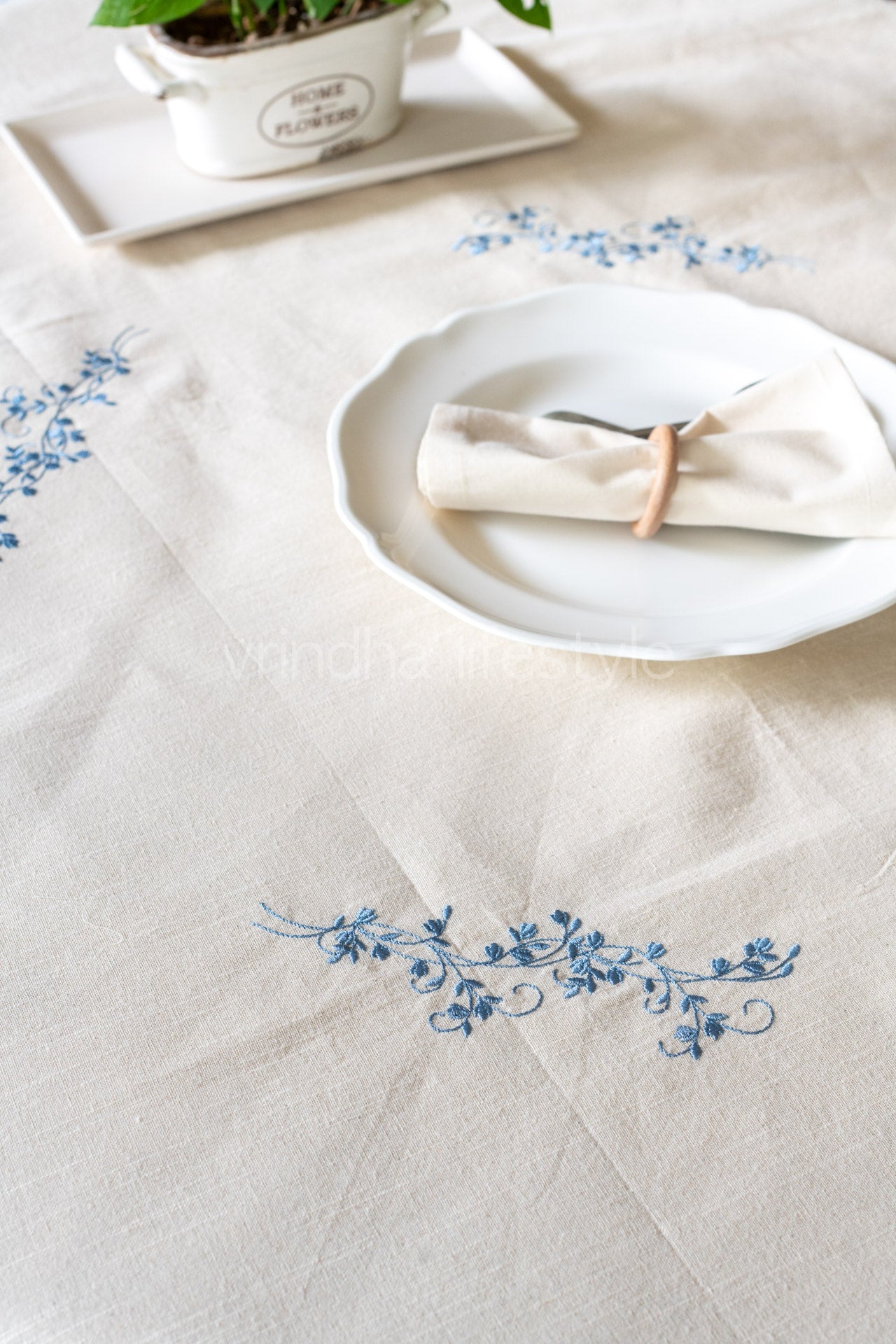 Table cloth with embroidery and lace detailing -Round-4 /6 seater