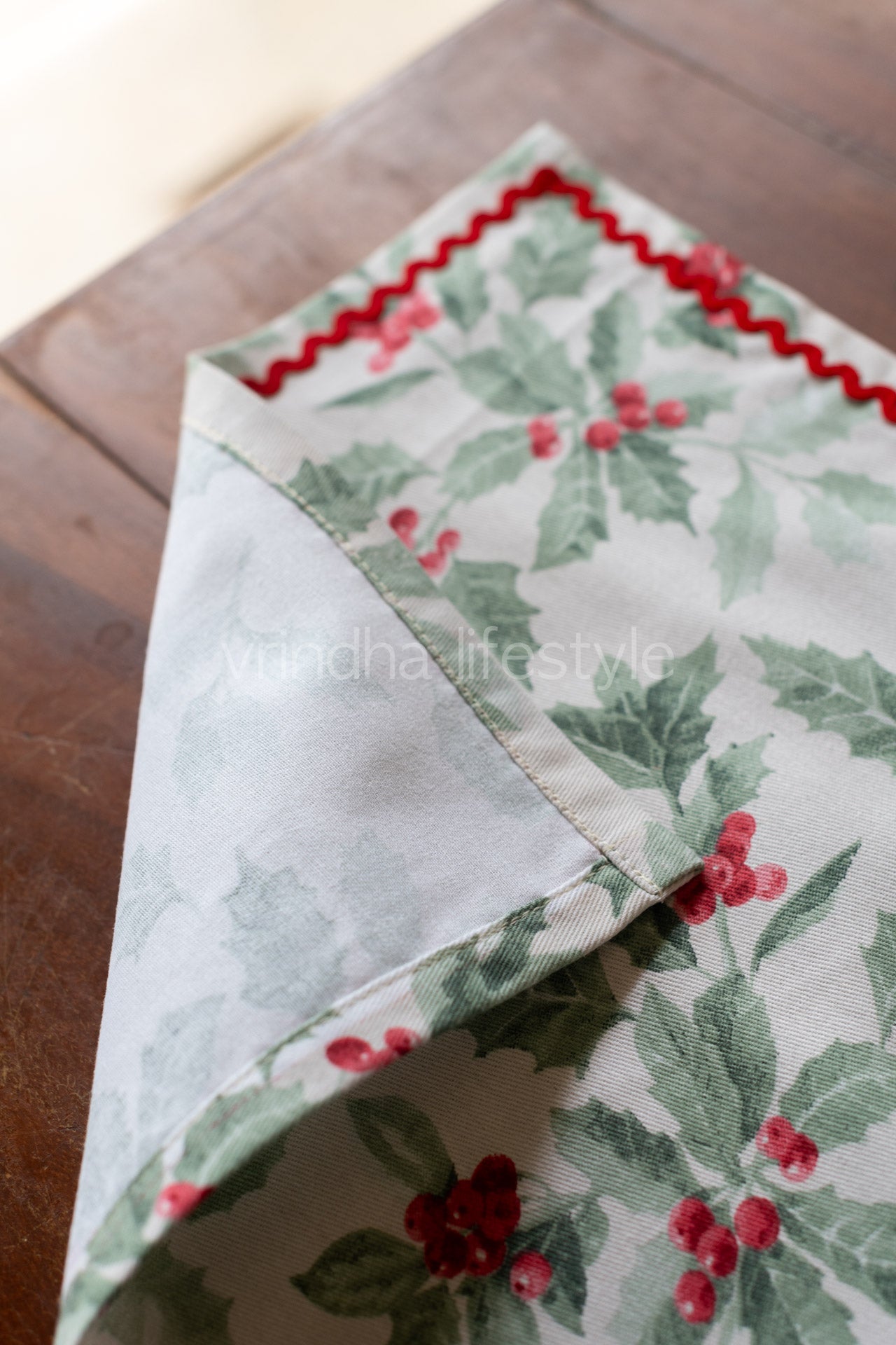 PRINTED PLACEMATS with lace detailing -Set of 6 placemats