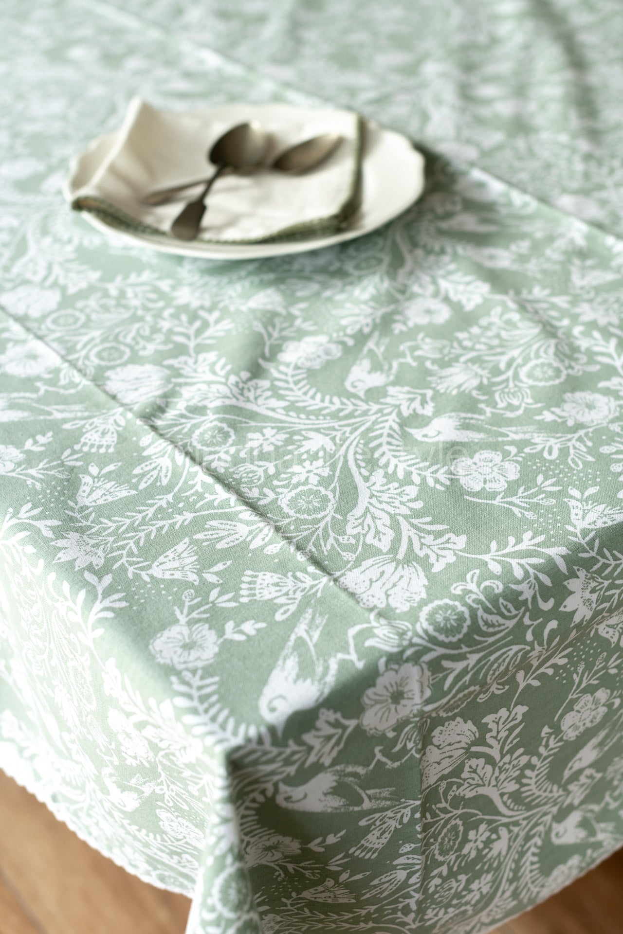 Cotton printed table cover with lace detailing-10 seater
