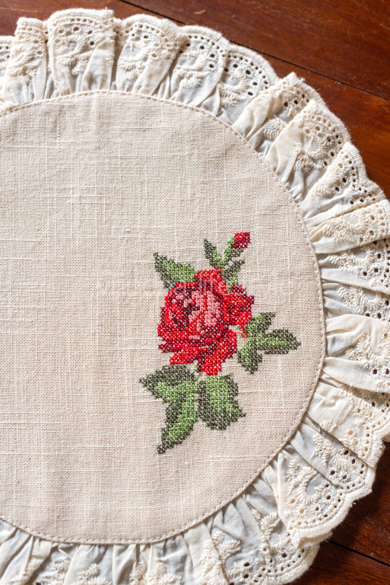 Round embroidered table mat with lace detailing ,11 inches-Single unit