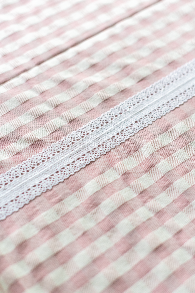 COTTON TABLE CLOTH, checks with lace detailing -6/8 seater