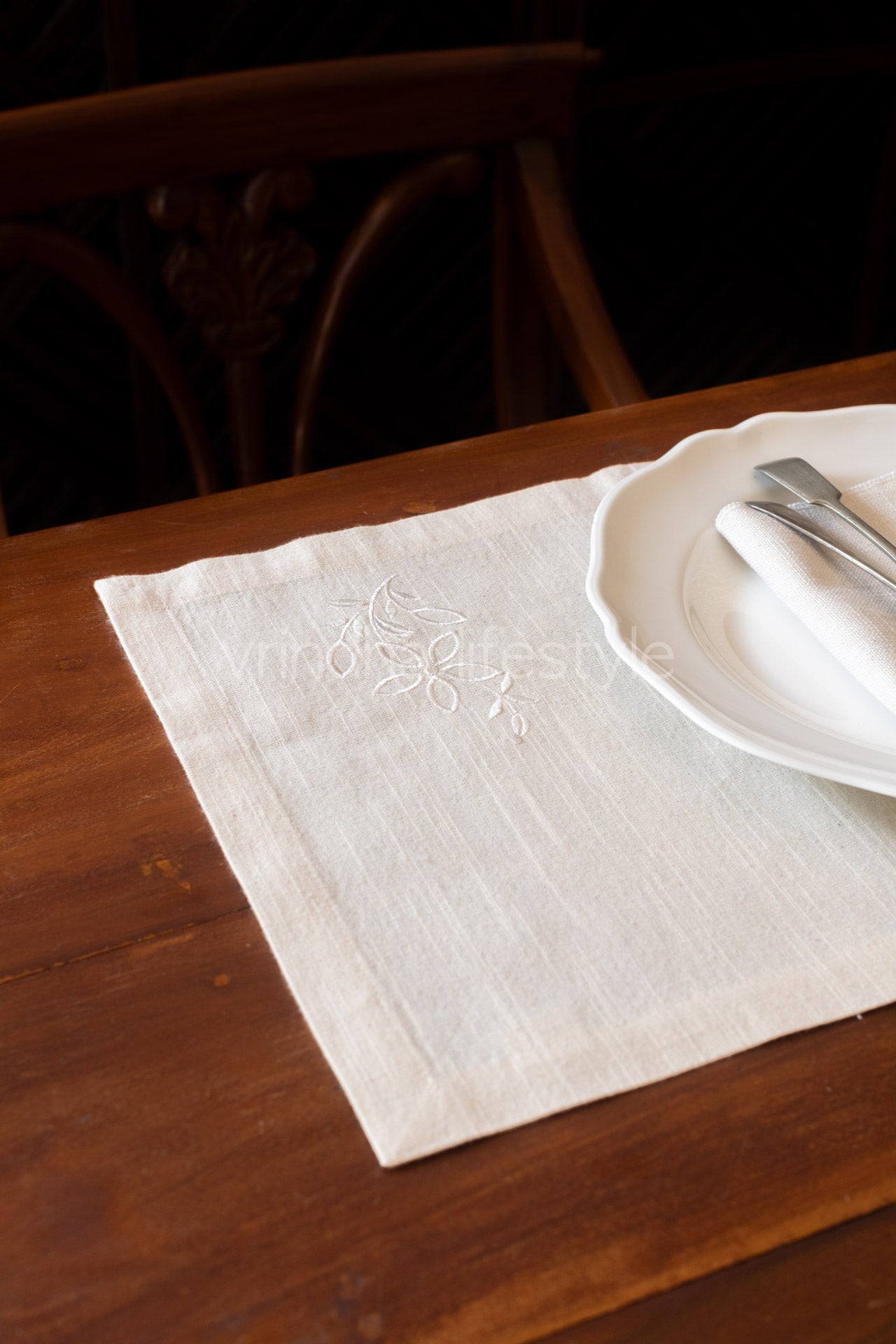 Embroidered place mat-set of 2