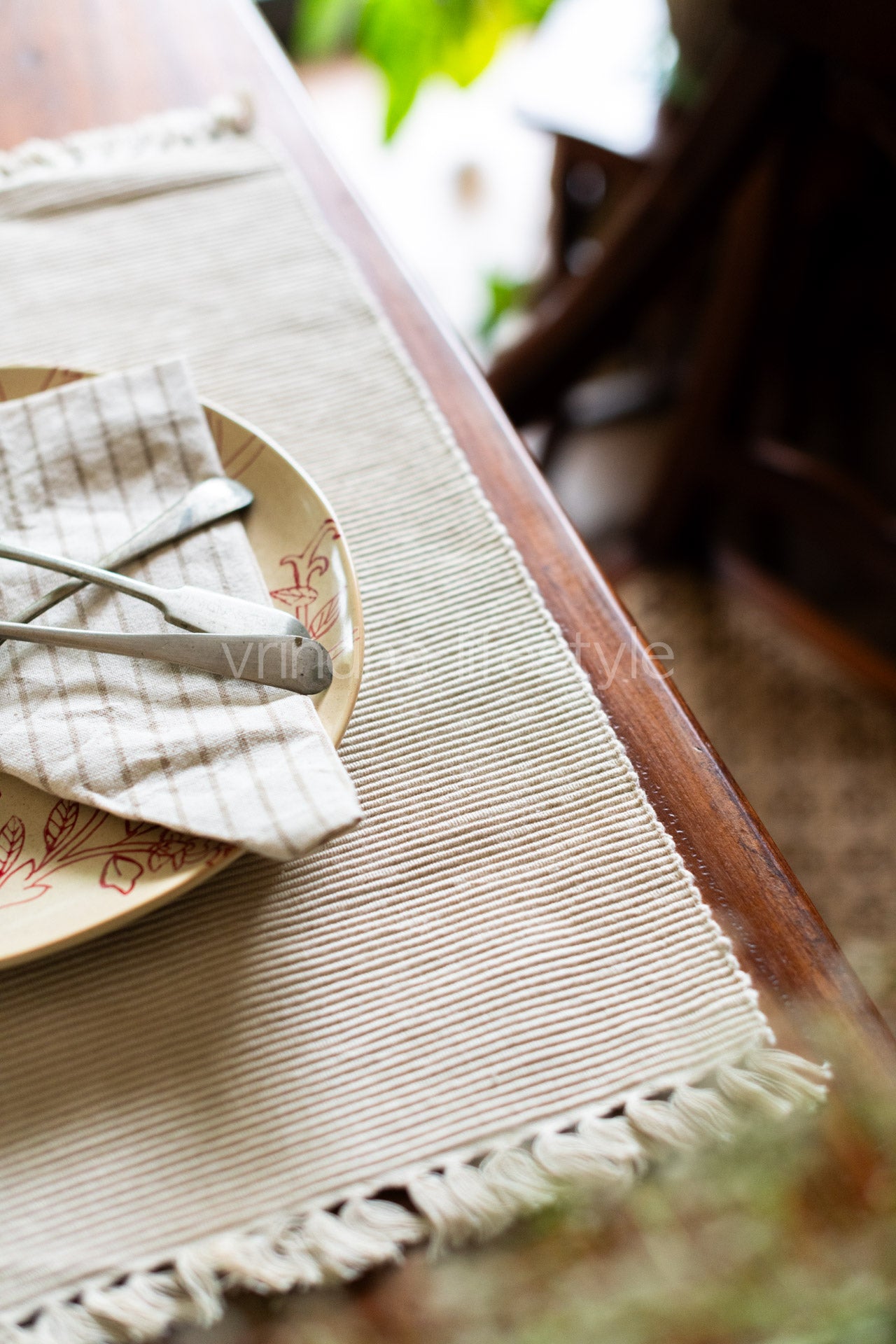 PLACEMATS AND NAPKINS-Set of 6 placemats and 6 napkins