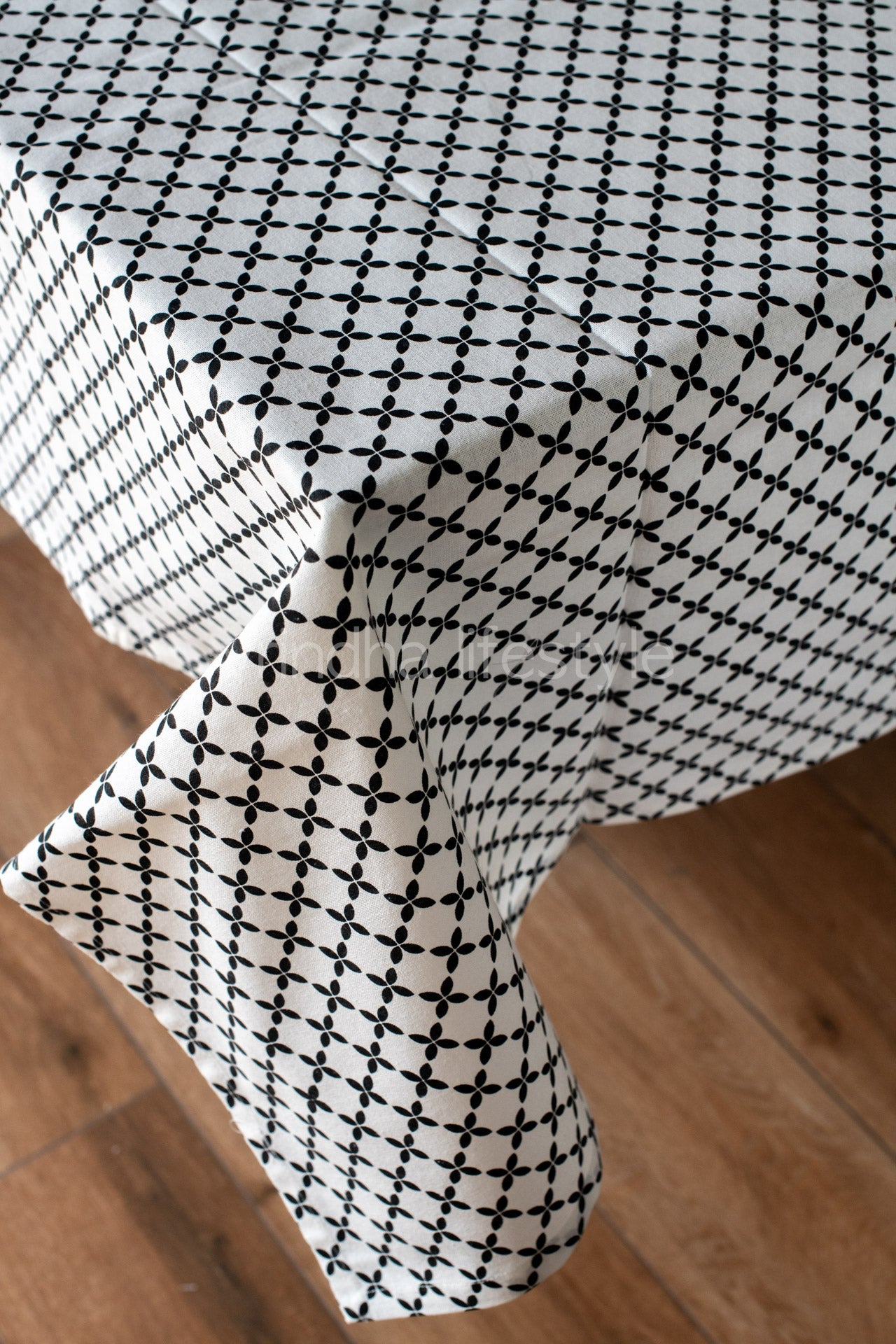 Printed table cloth-4/6 seater