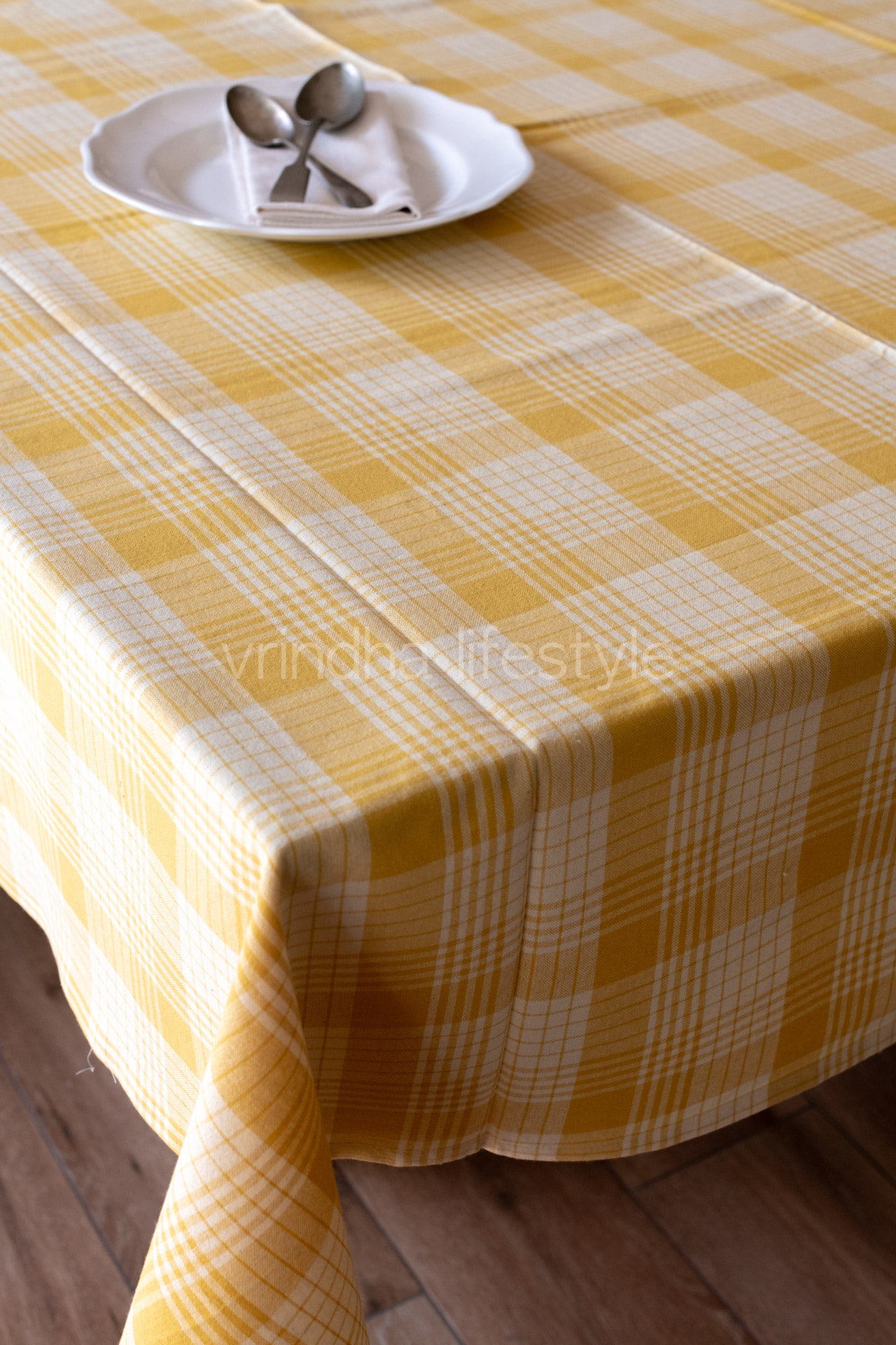 Woven cotton checks table cloth-4 seater