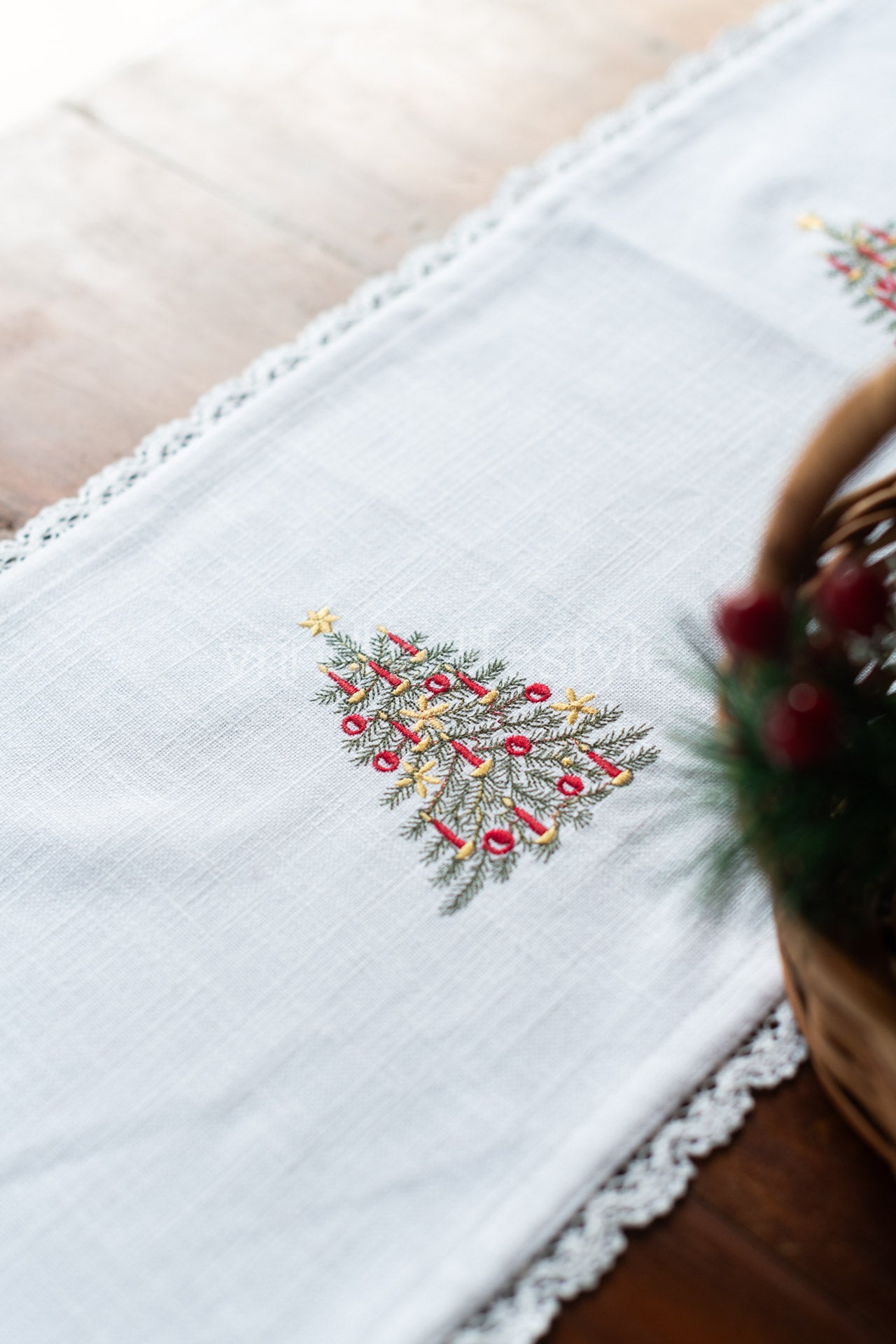 Cotton slub runner with embroidery and lace detailing - 11x50 inches