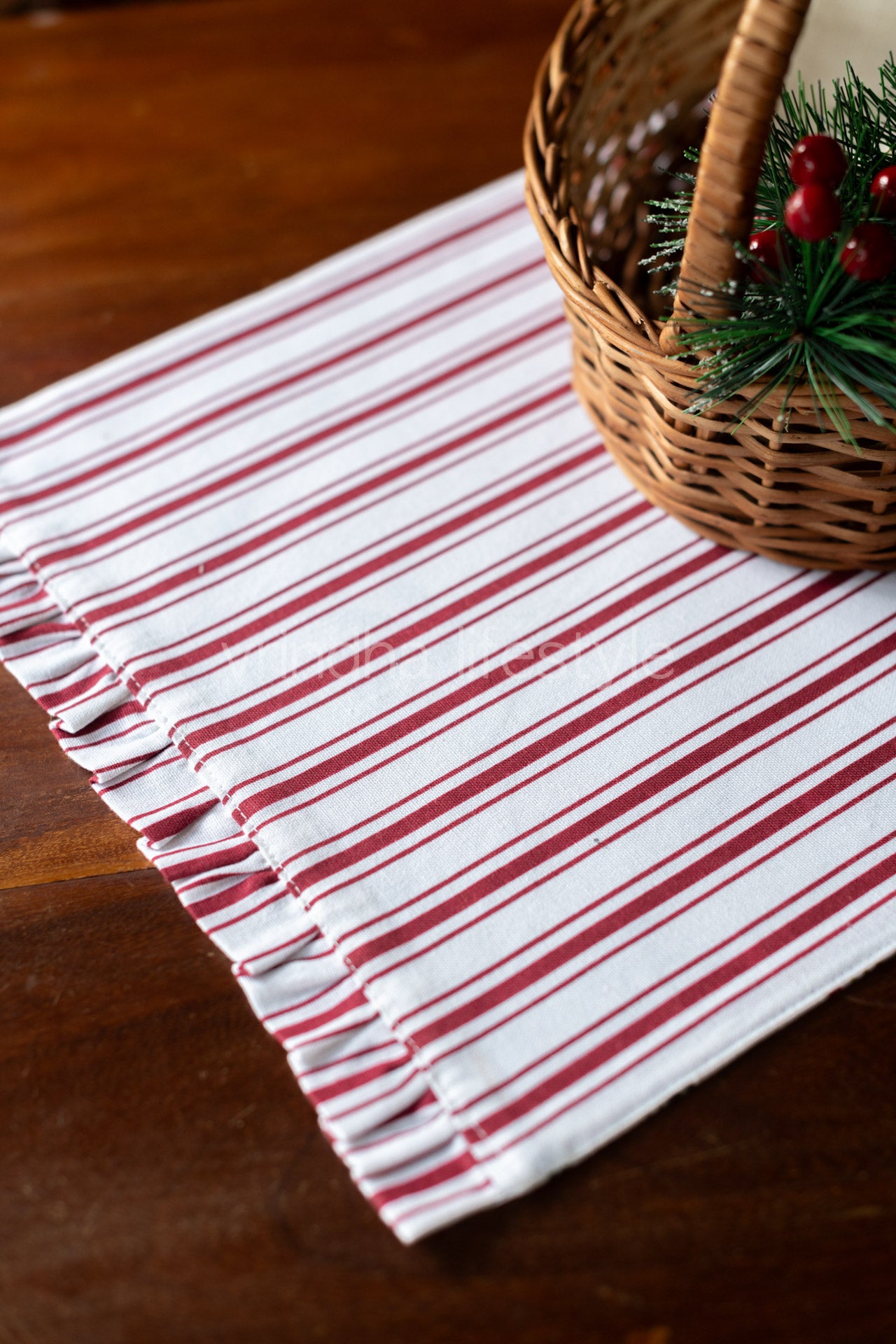 Reversible place mat with frill detailing -Set of 2 placemats